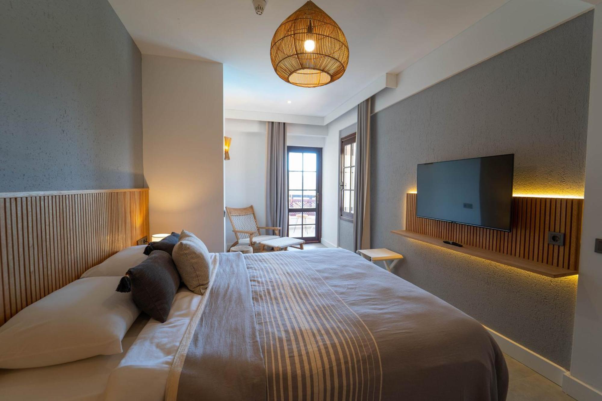 Club-e Hotel