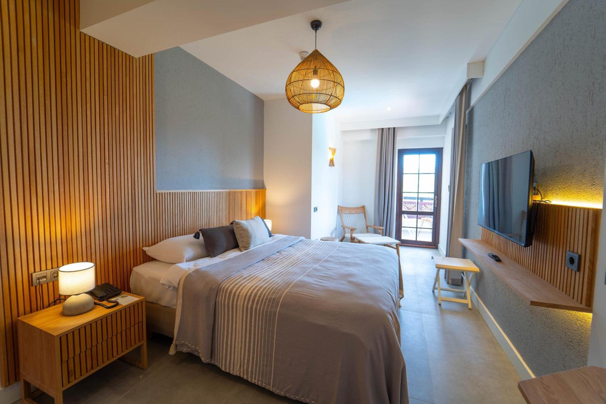 Hotel Club-e 3*