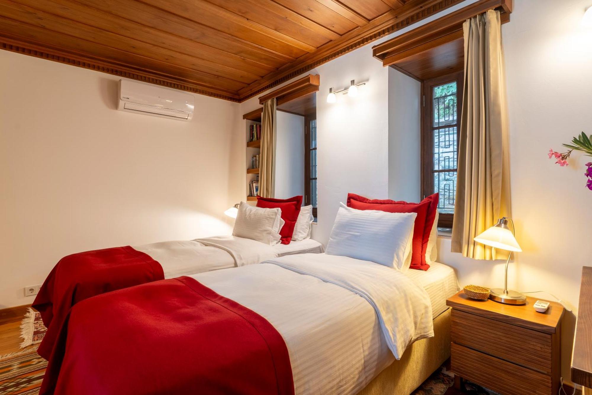 Ionia House Holiday home