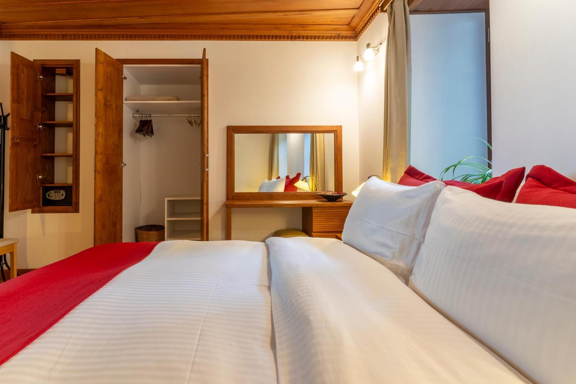Ionia House Holiday home *