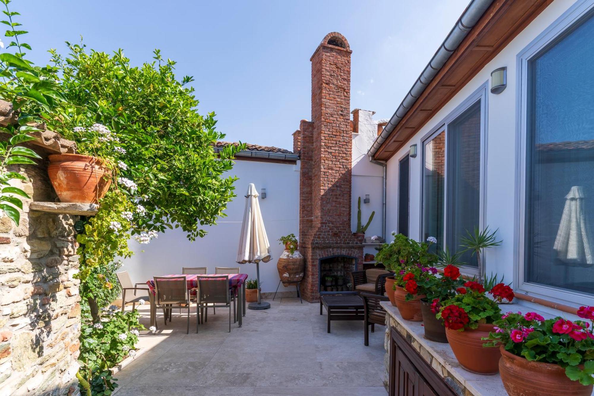 Ionia House Holiday home *