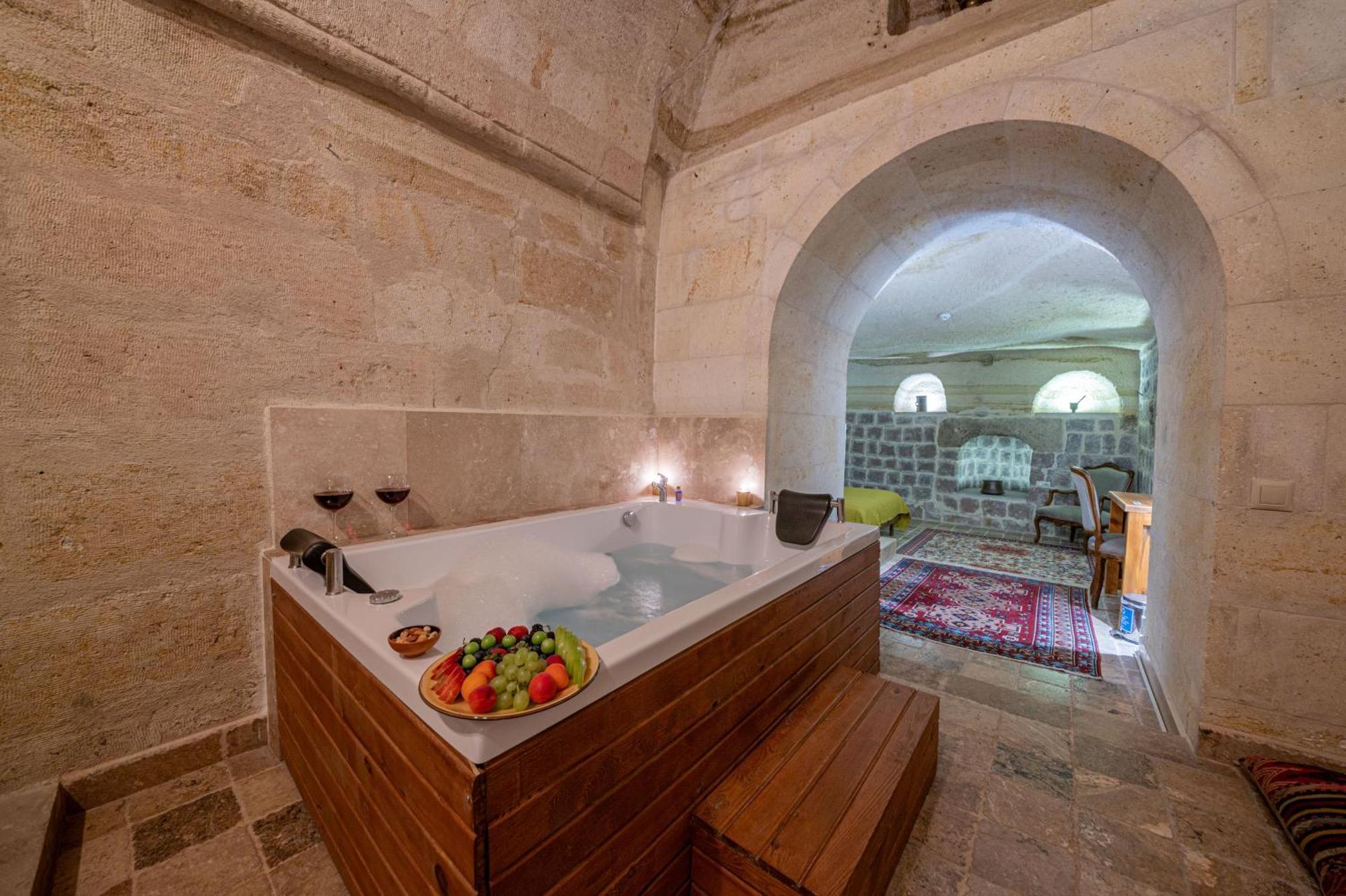 Hotel Kapalos Cave *