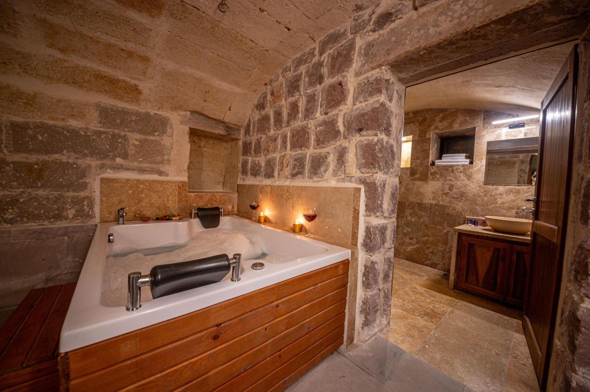 Kapalos Cave Hotel