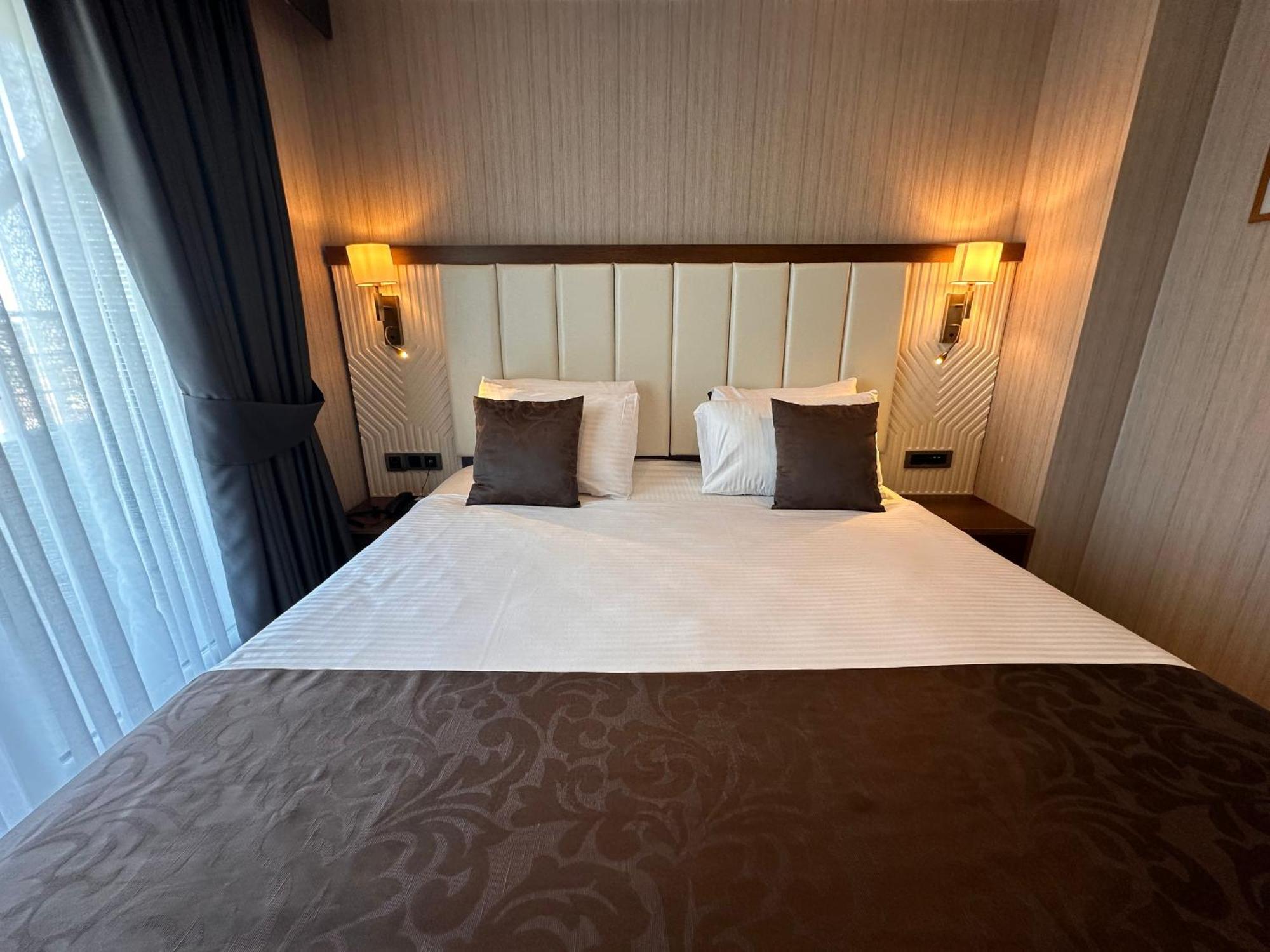 Trademark Collection By Wyndham Operla Airport Hotel