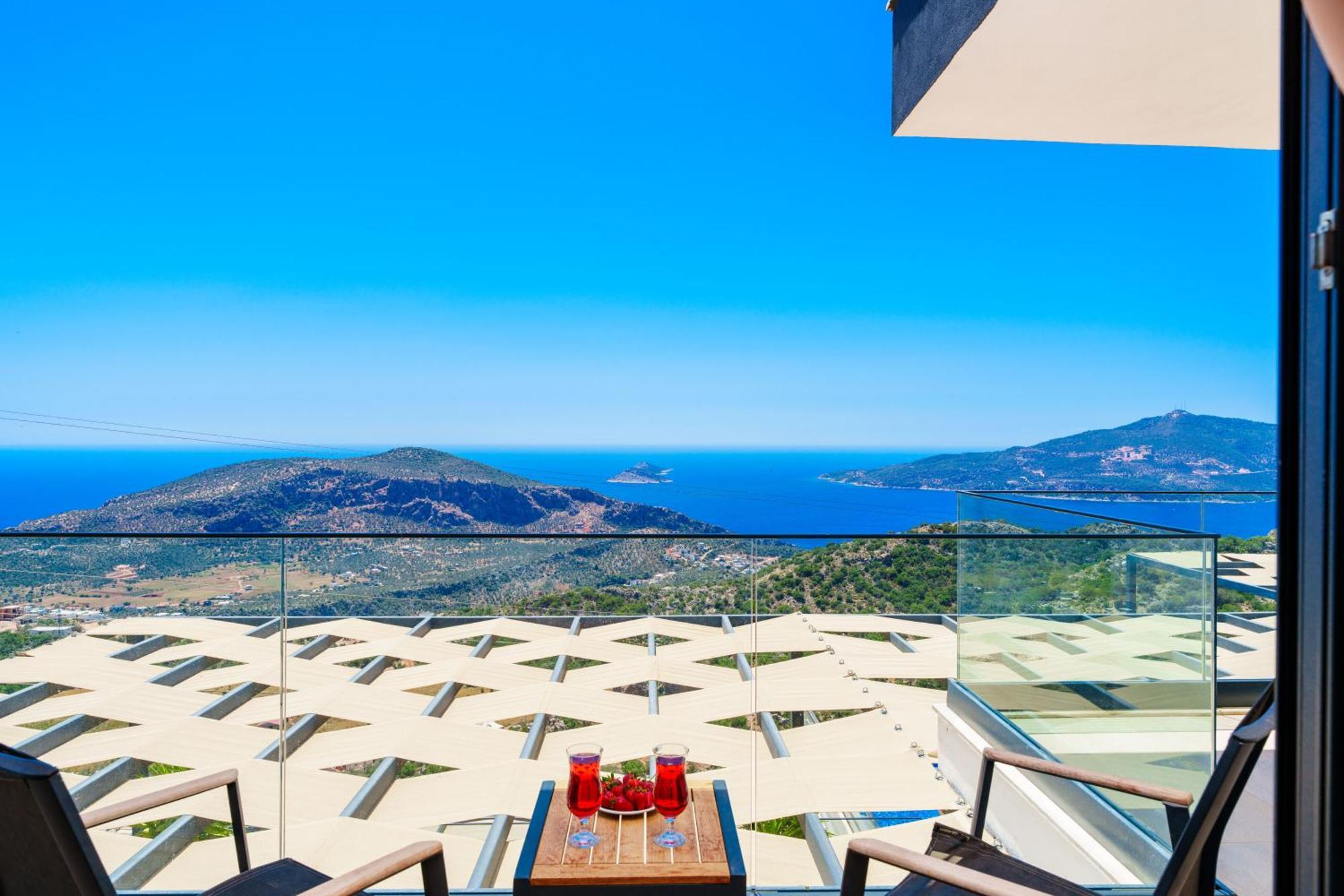 Lamazi 3 * Kalkan