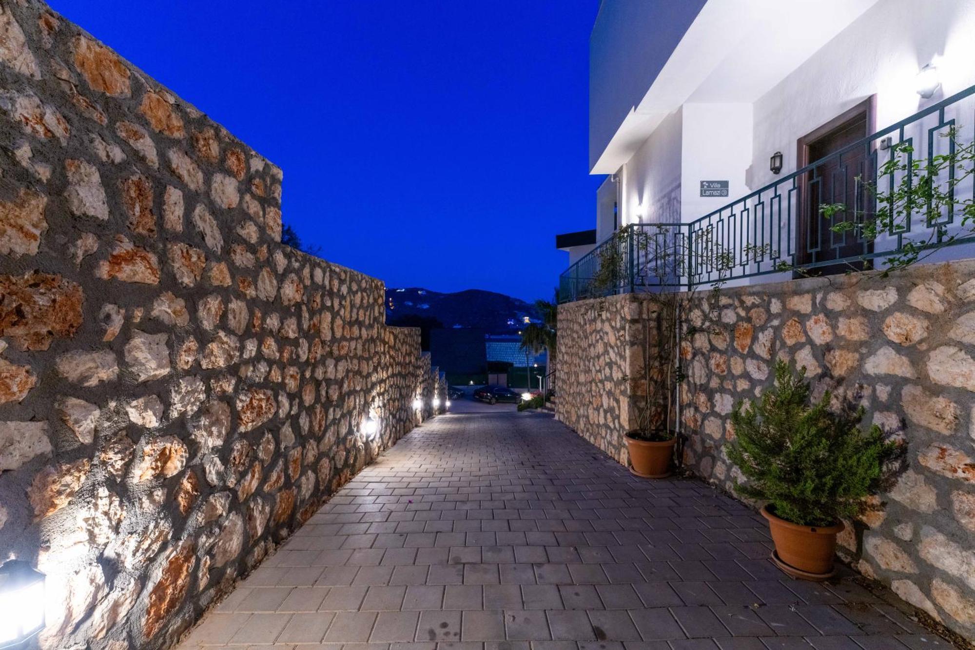 Villa Lamazi 3 *