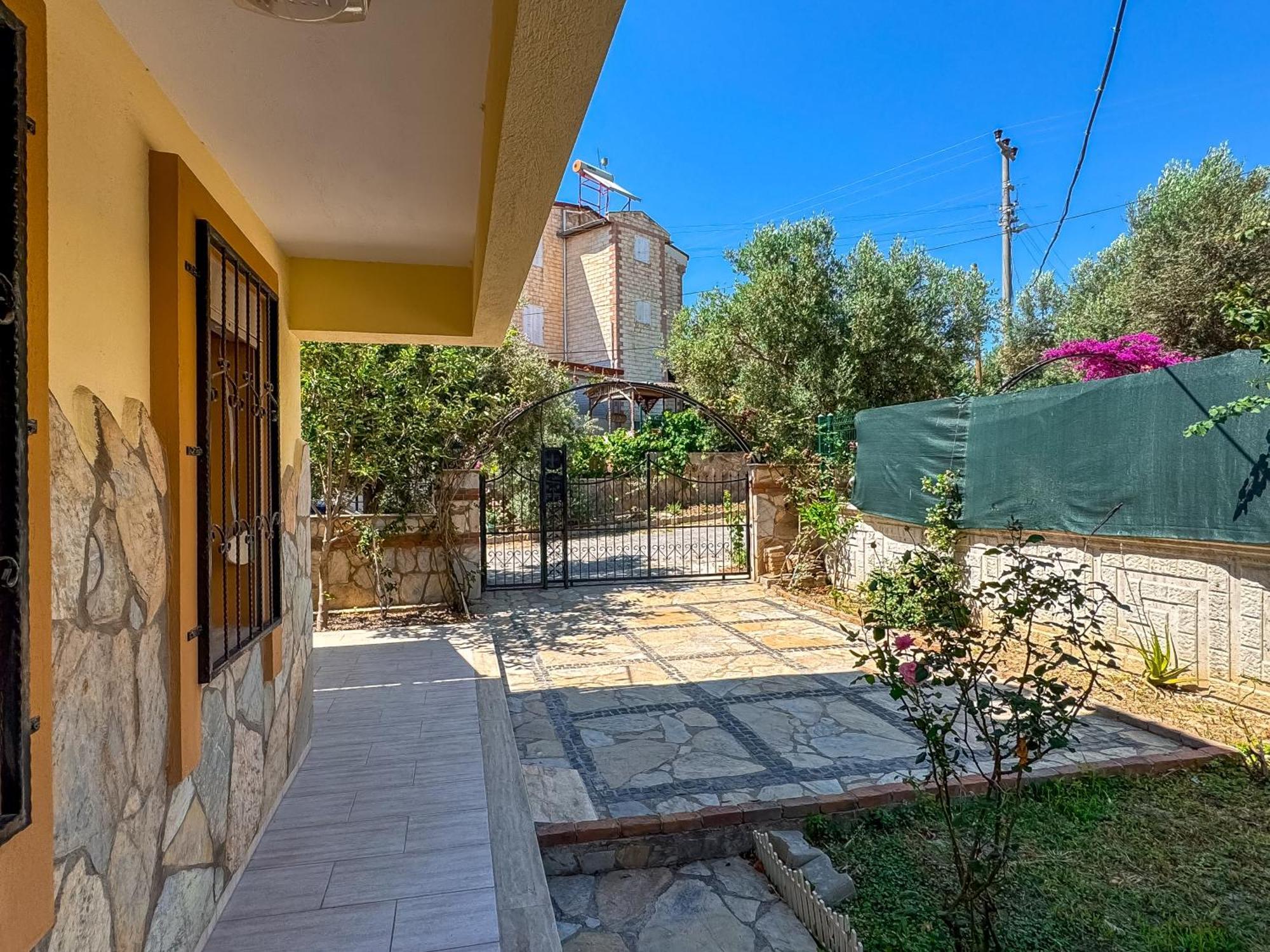 Elma Villa *