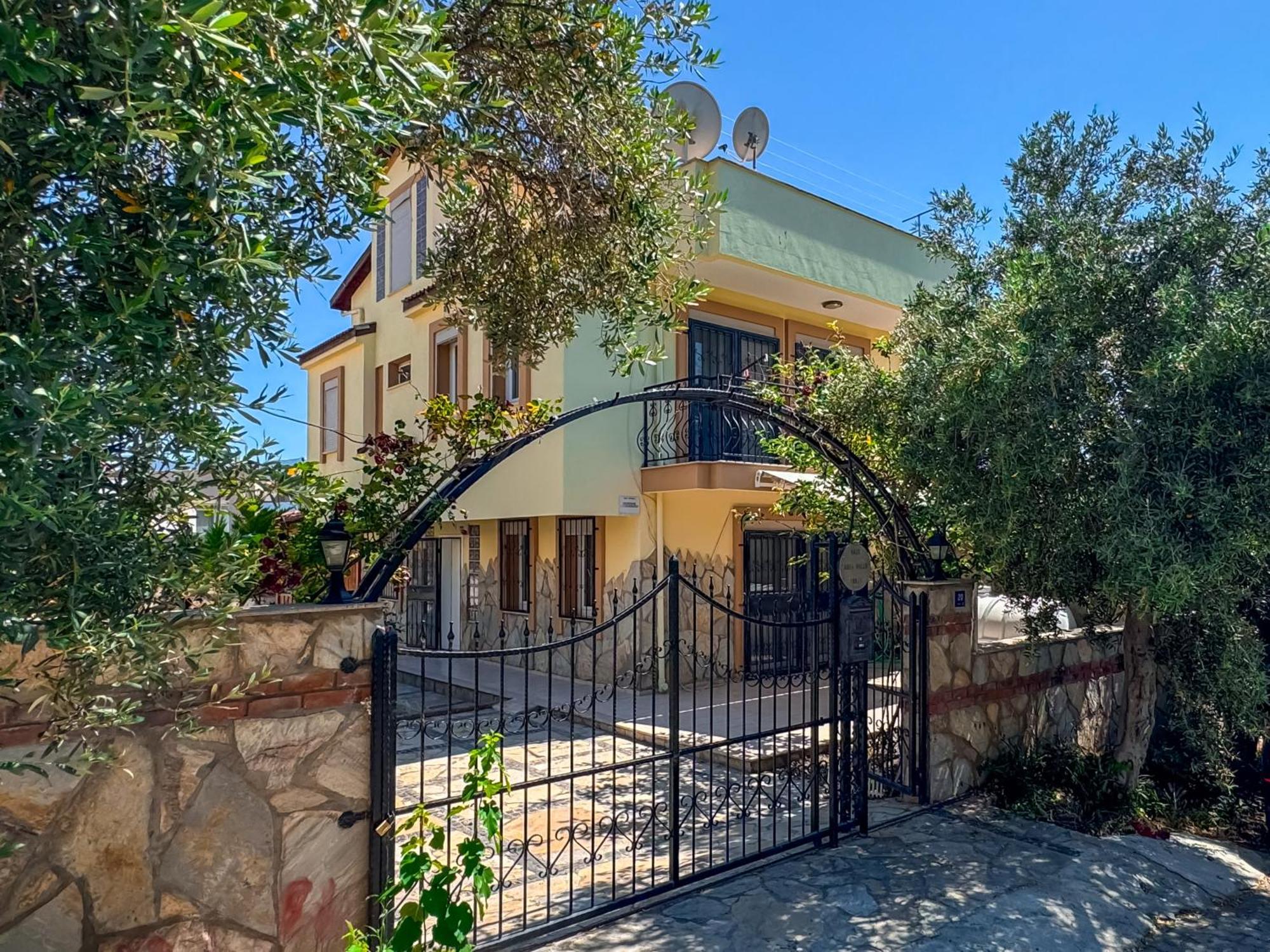 Elma Villa *