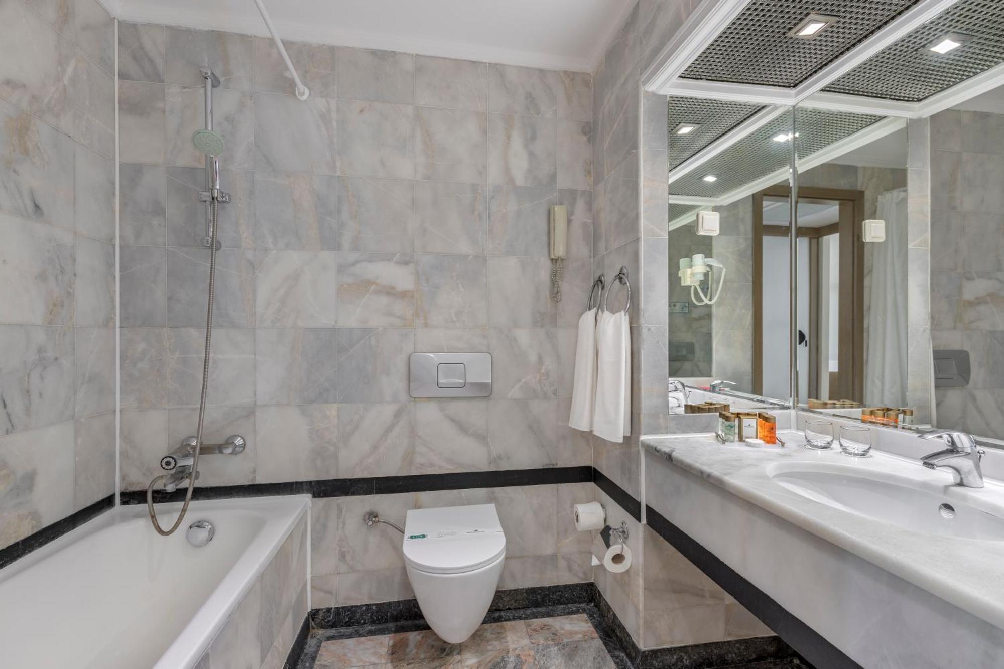 Max Hotel