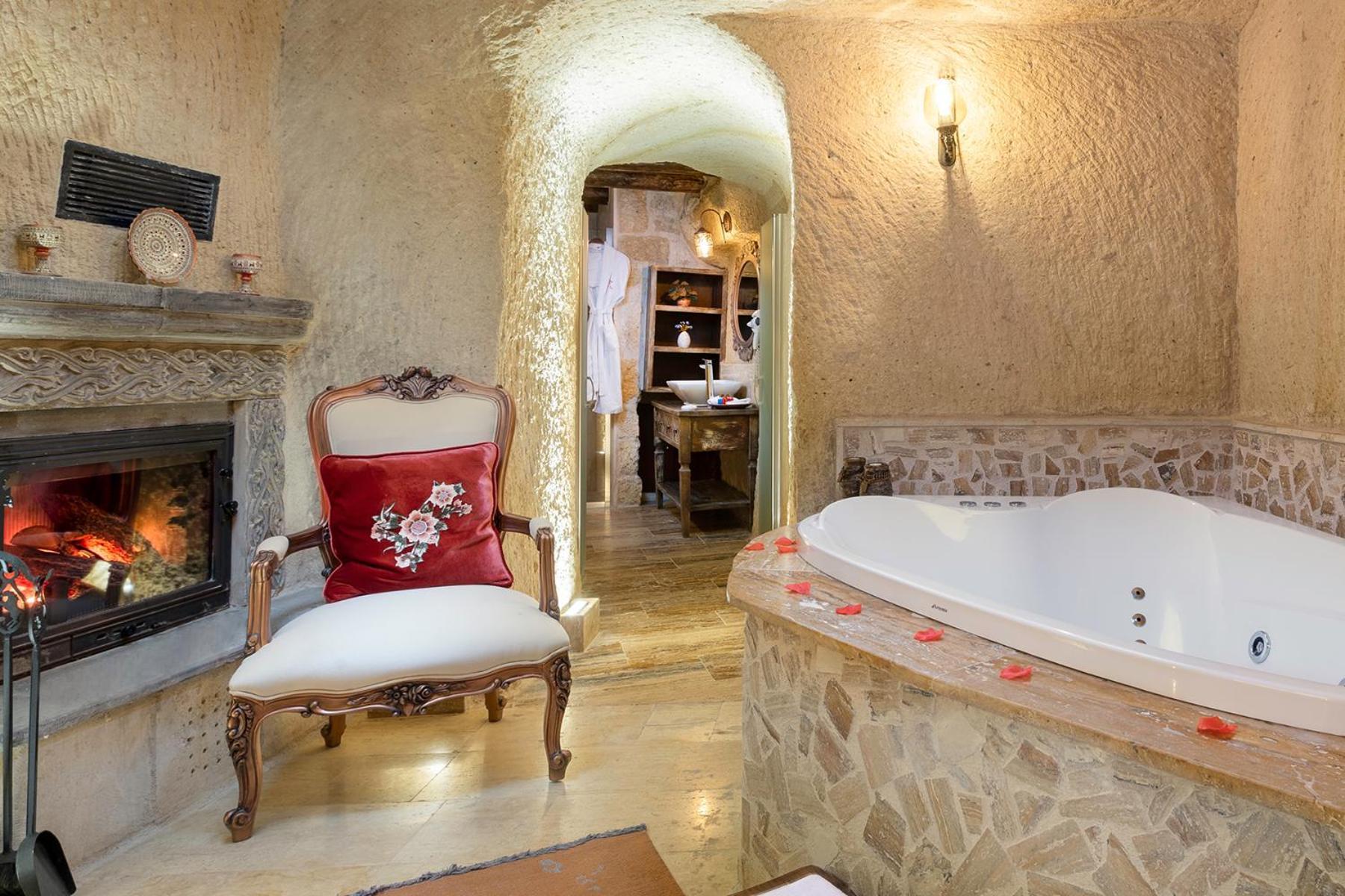Elysion Cave Hotel 2*
