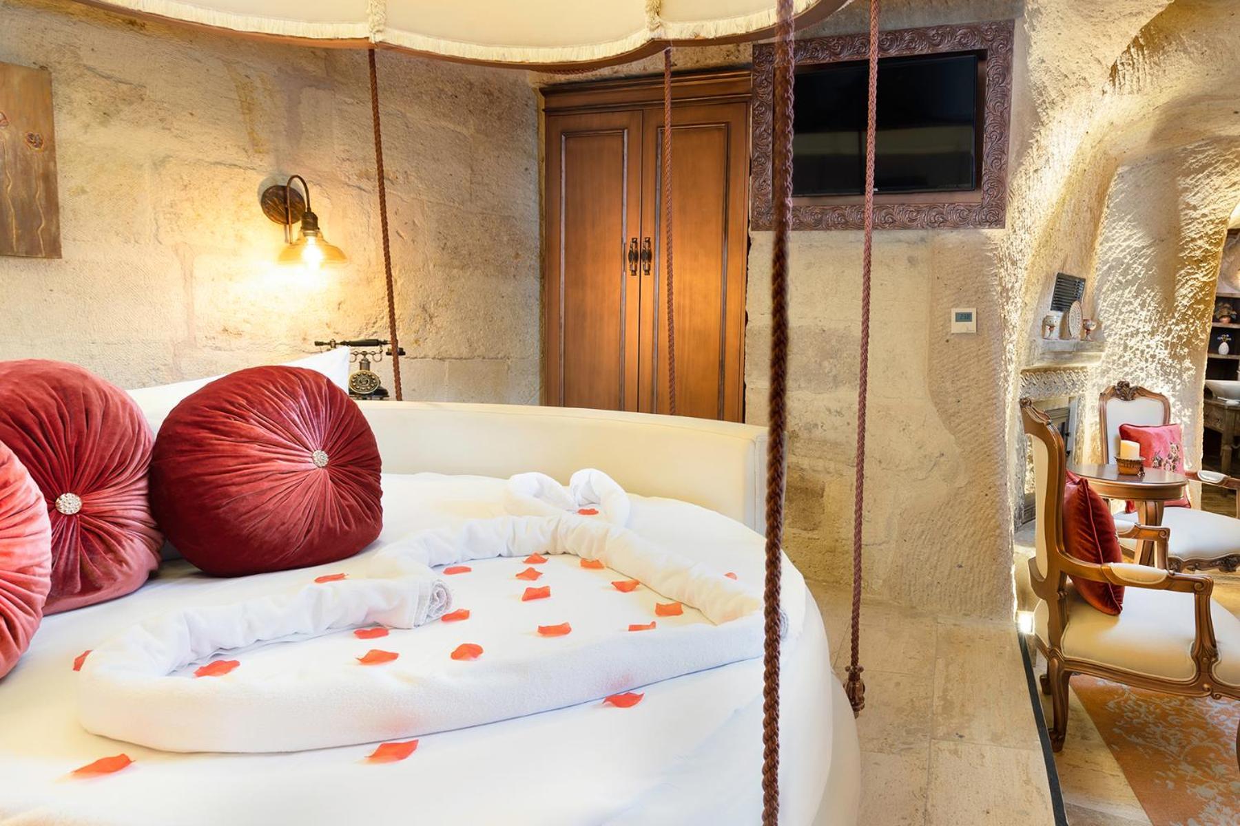 Hotel Elysion Cave