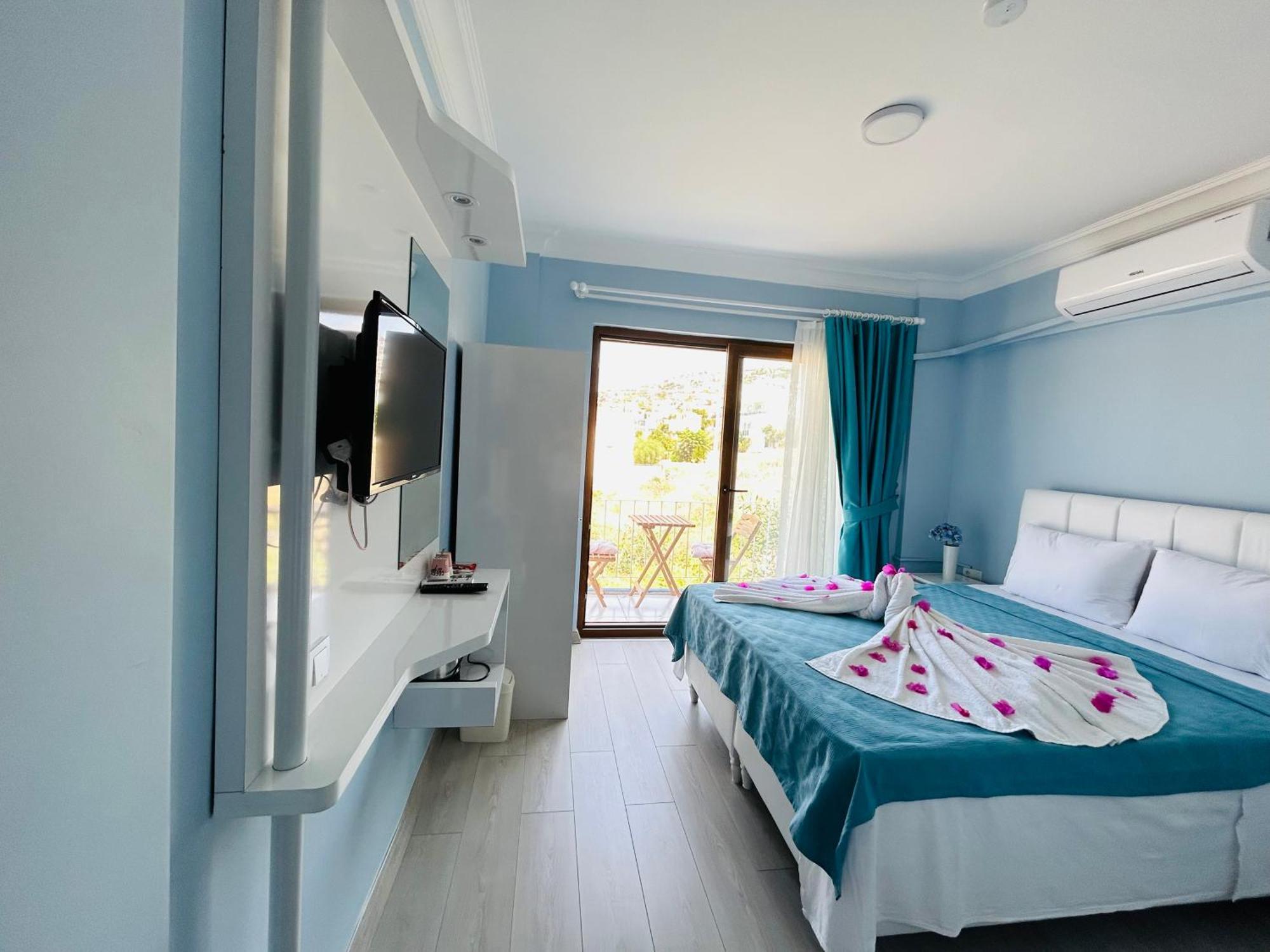 Marquis Blue Bed & Breakfast *