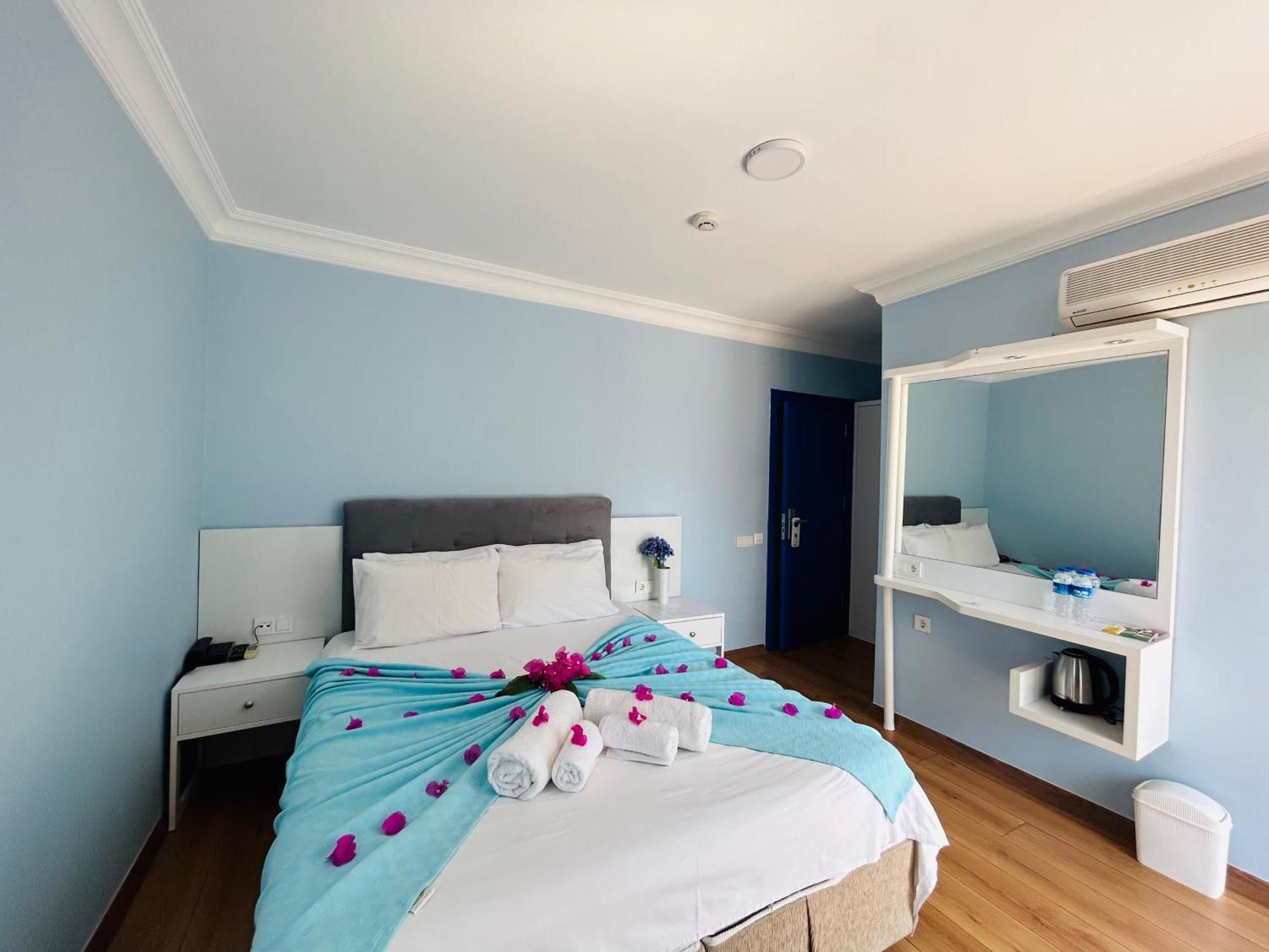 Marquis Blue Bed & Breakfast Kas