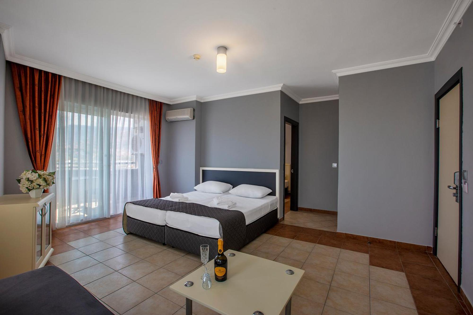 Hotel Royalisa 3*