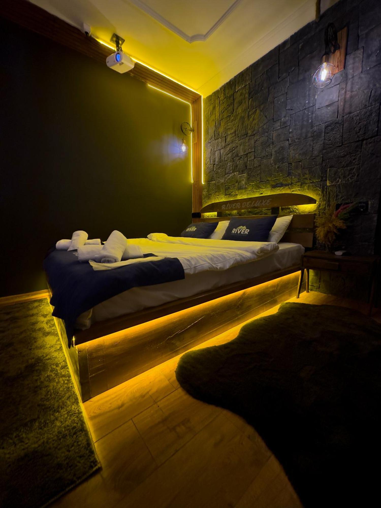 Hotel River Deluxe *