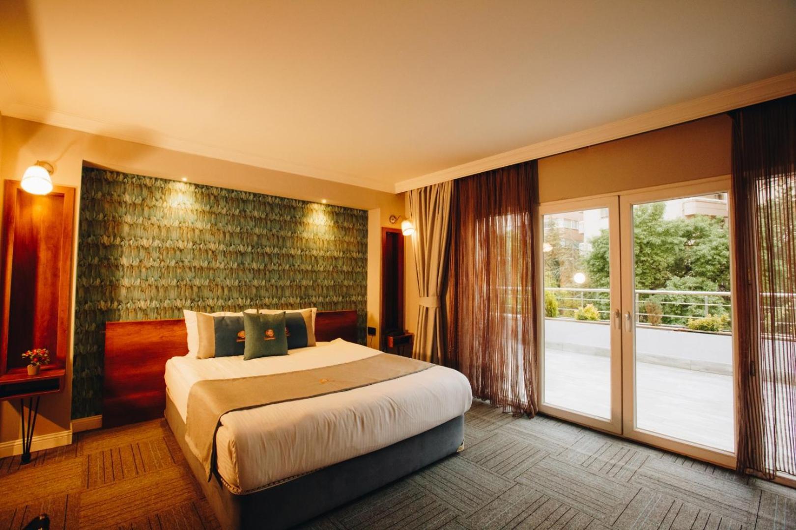 Double Bond Aparthotel