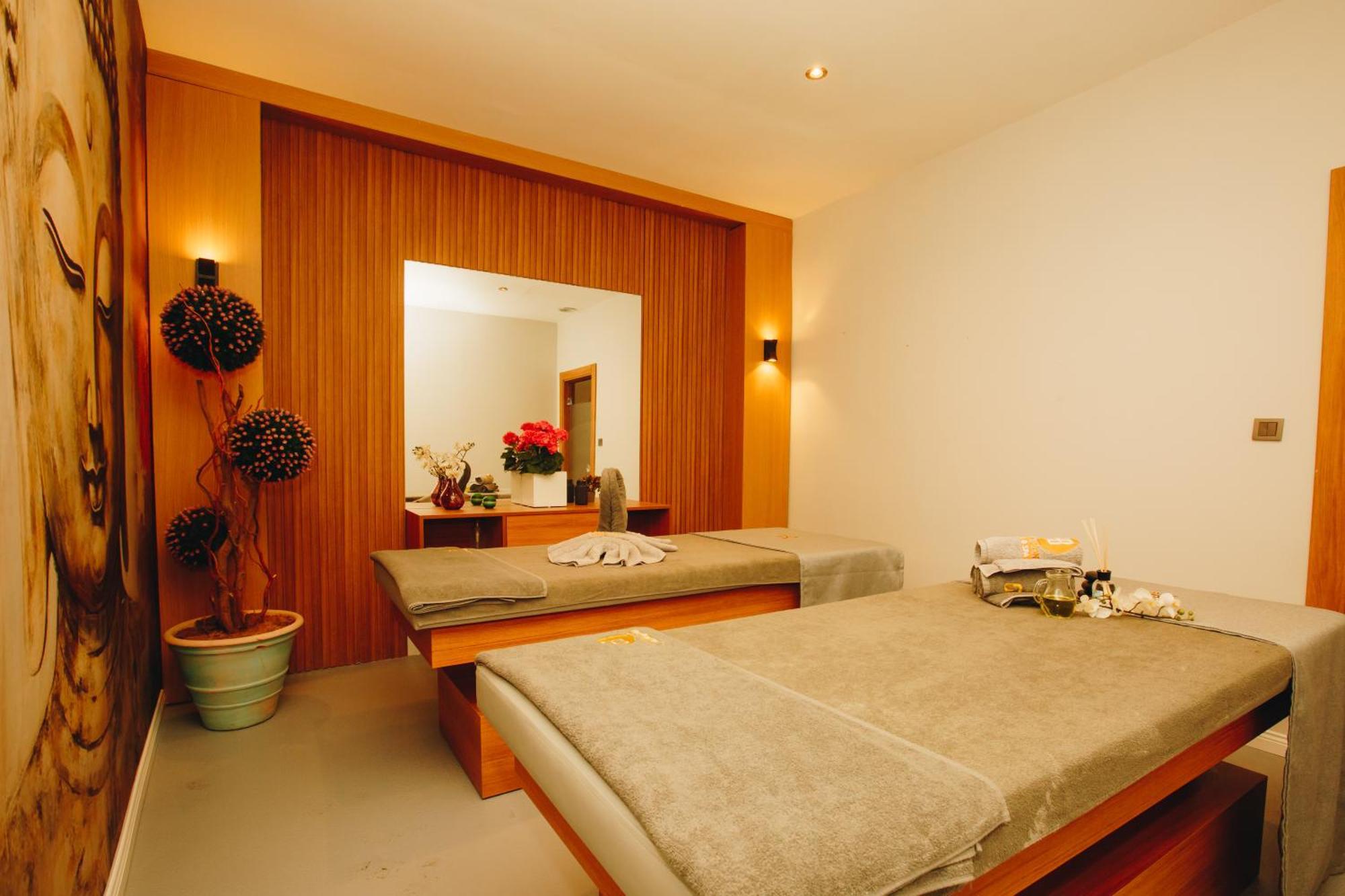 Double Bond Aparthotel