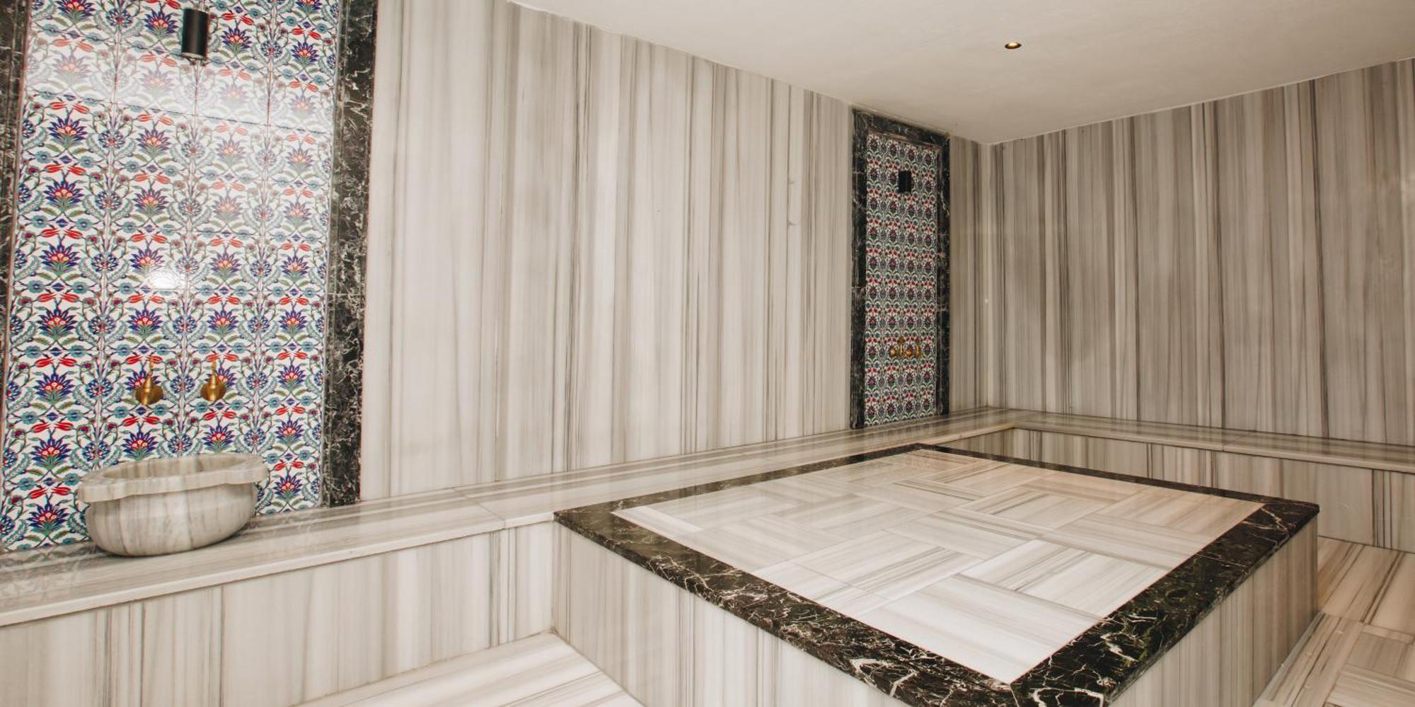Aparthotel Double Bond 5*