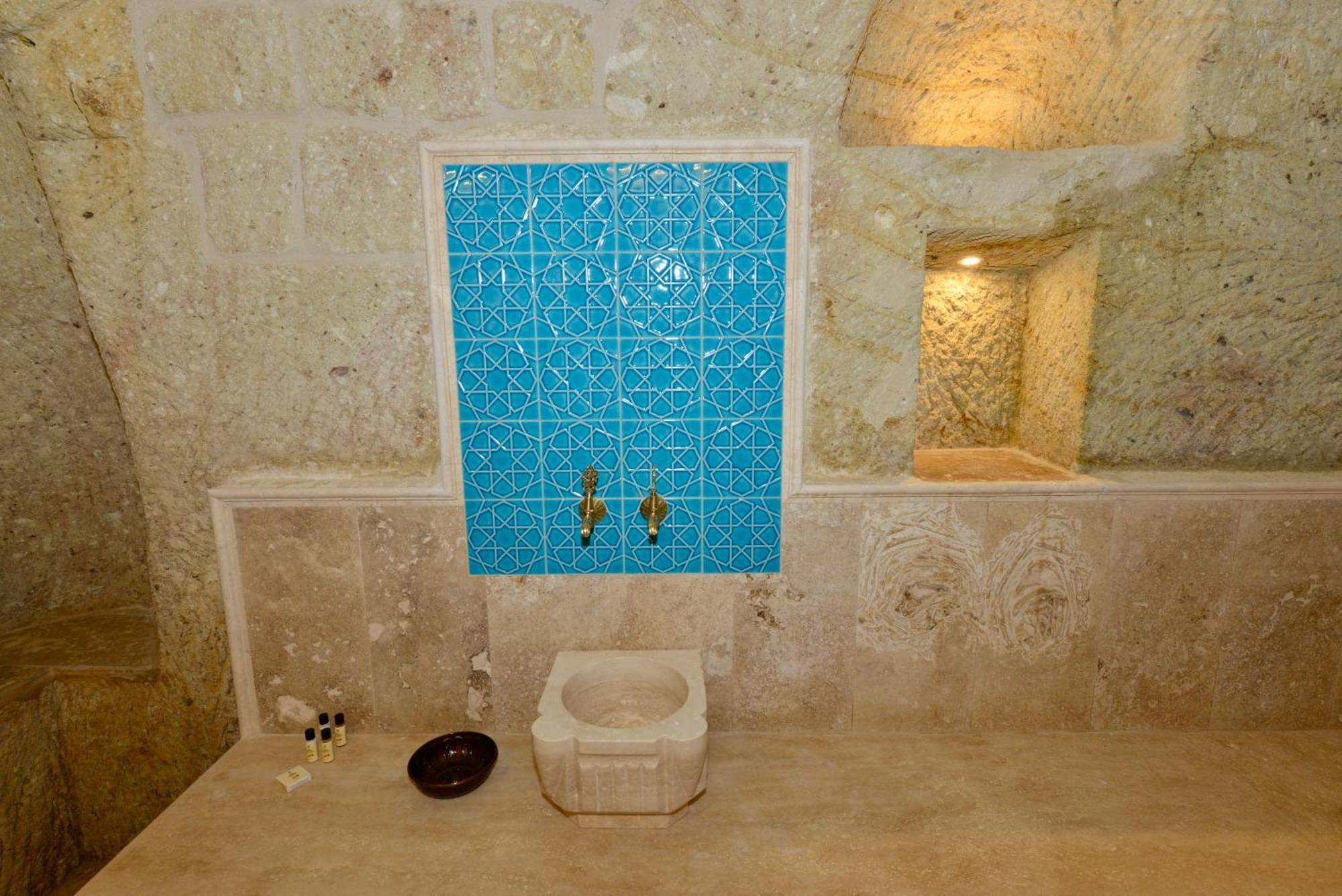 Evanthia Cave Hotel