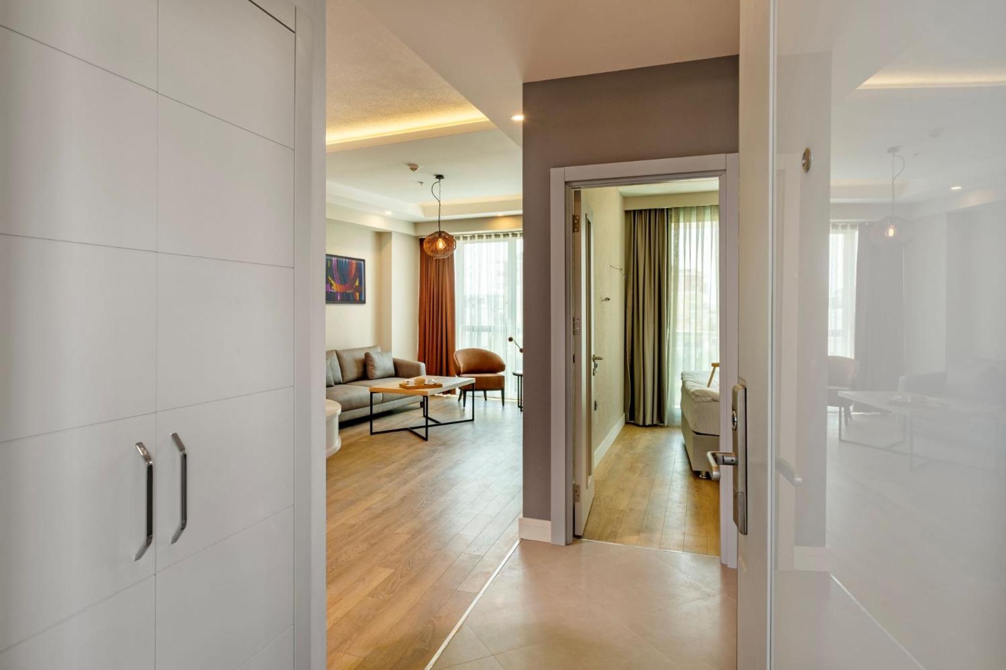 Hotel Sirius Town And