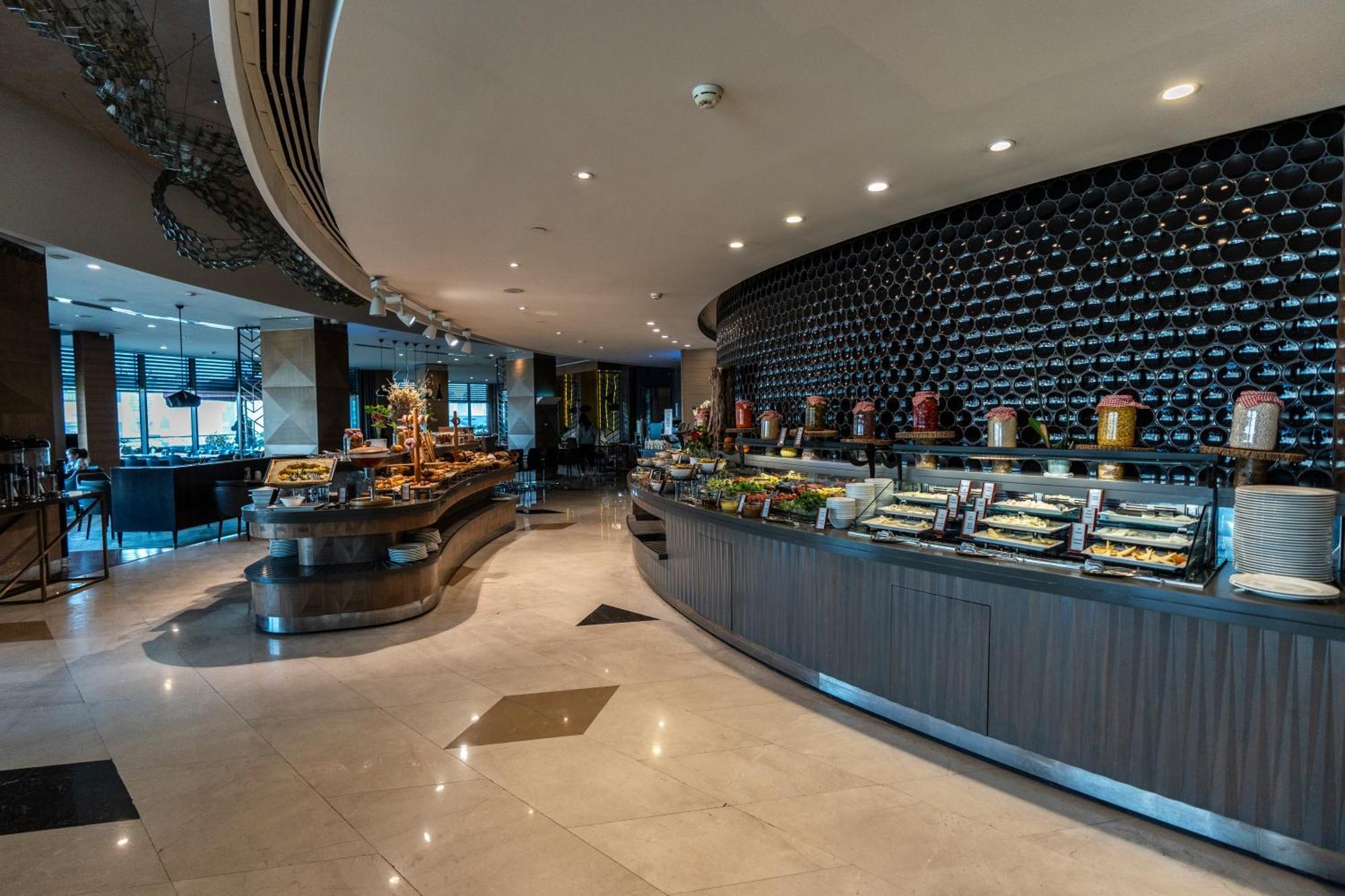 Hilton Kozyatagi Hotel 5*