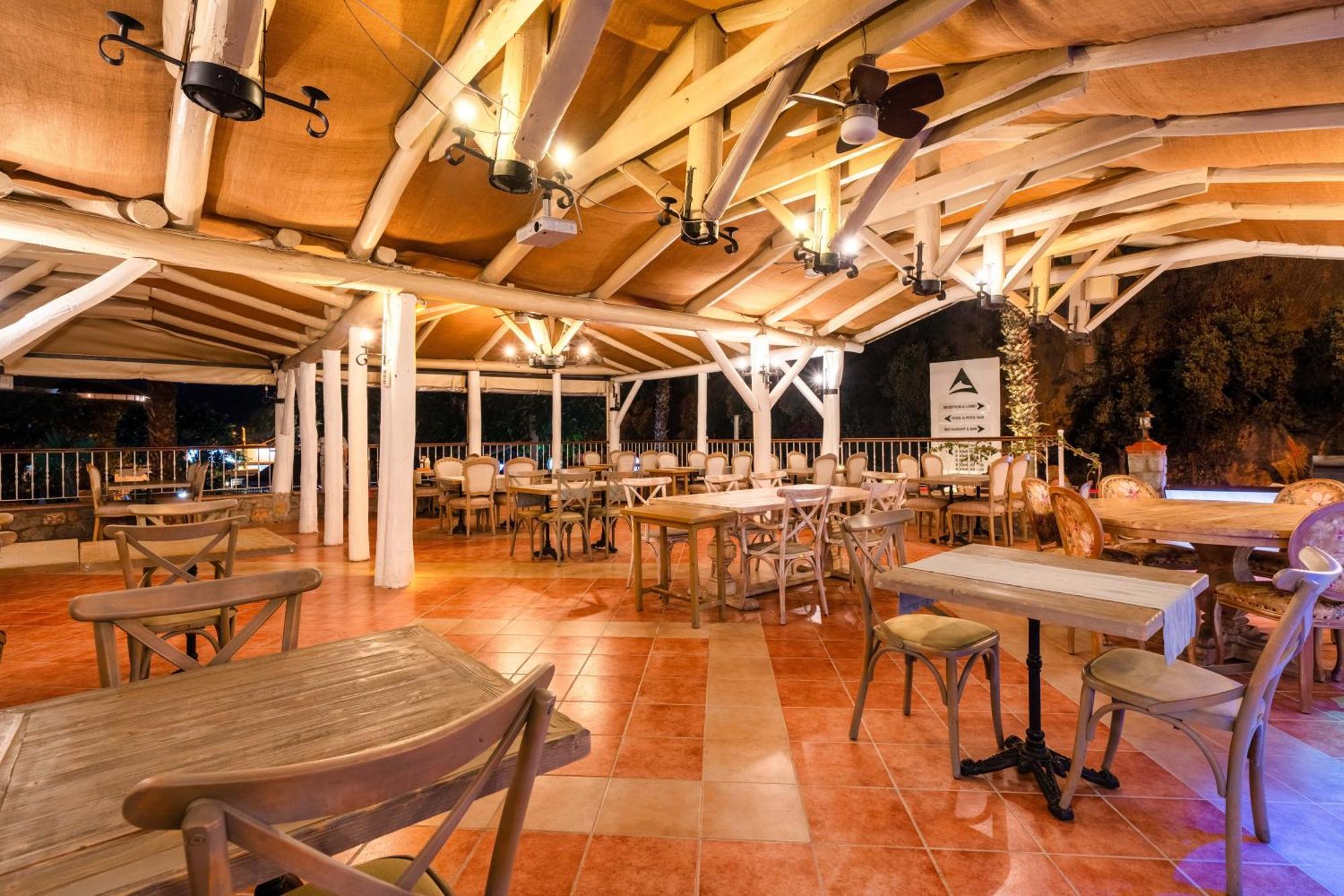 Ata Lagoon Hotel 3*