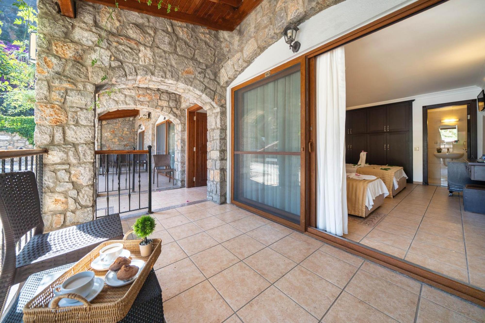Ata Lagoon Hotel