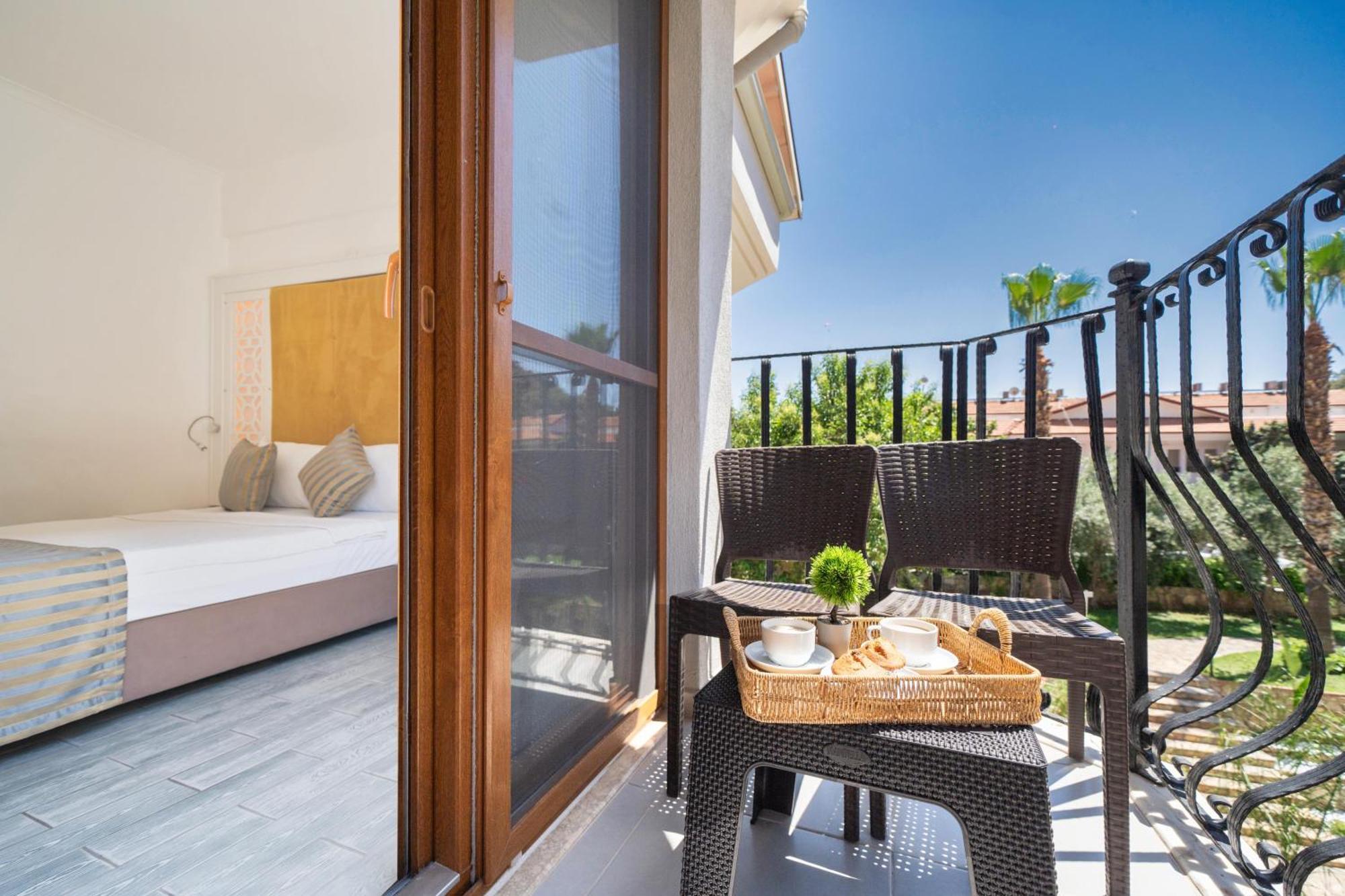 Ata Lagoon Hotel 3*