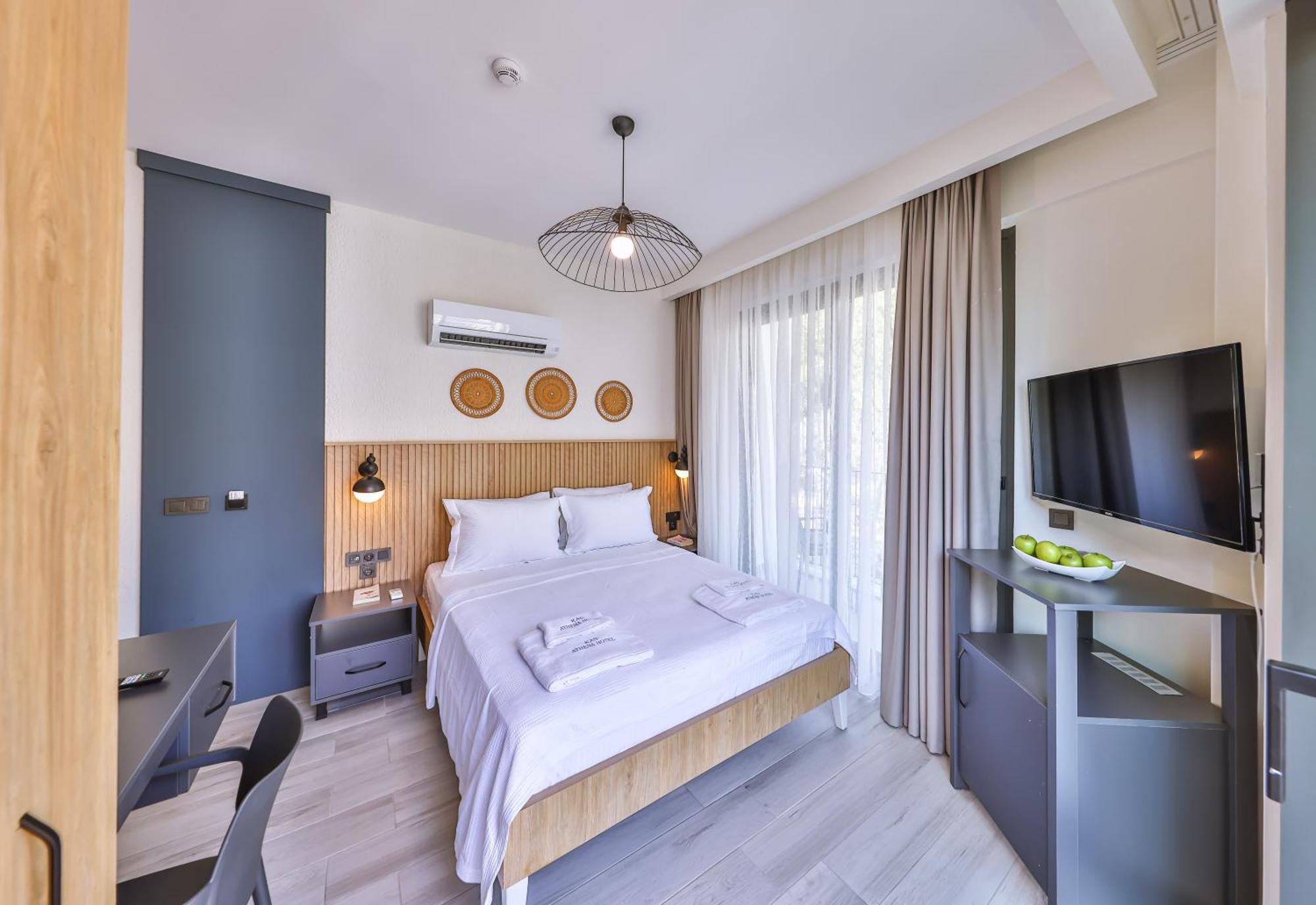 Athena Hotel *