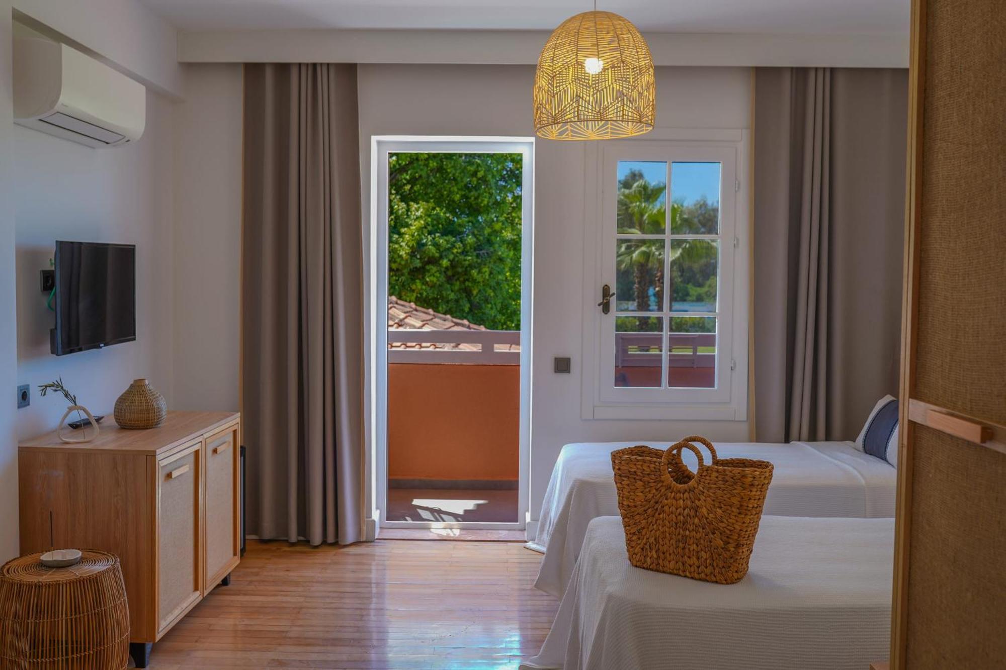 Hotel Club-e 3*