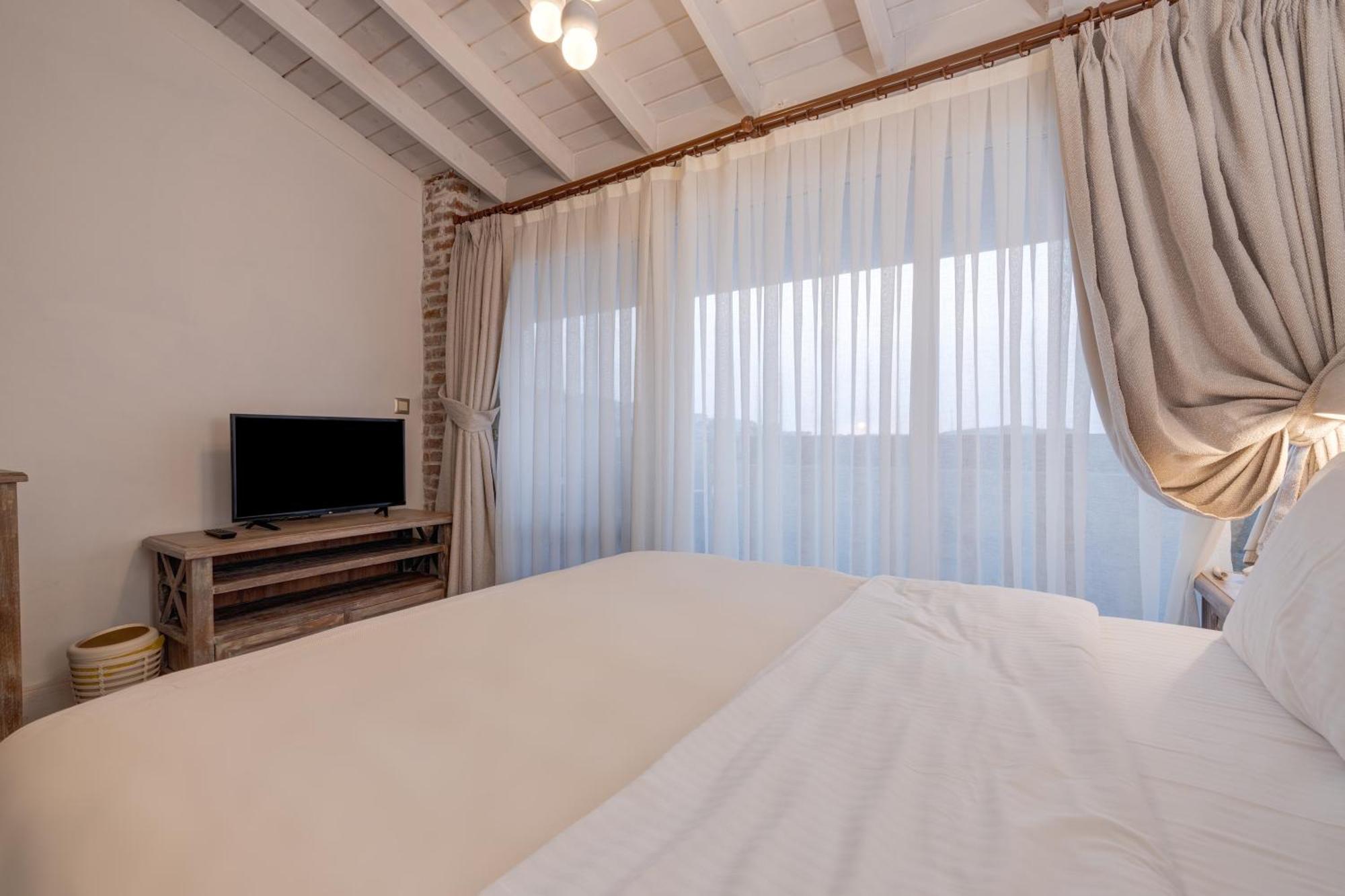 Navalia Hotel 2*