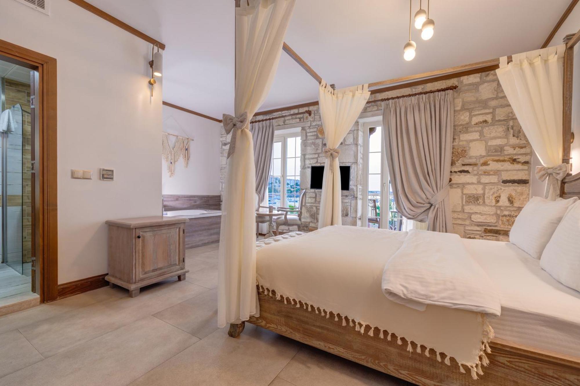 Navalia Hotel 2*