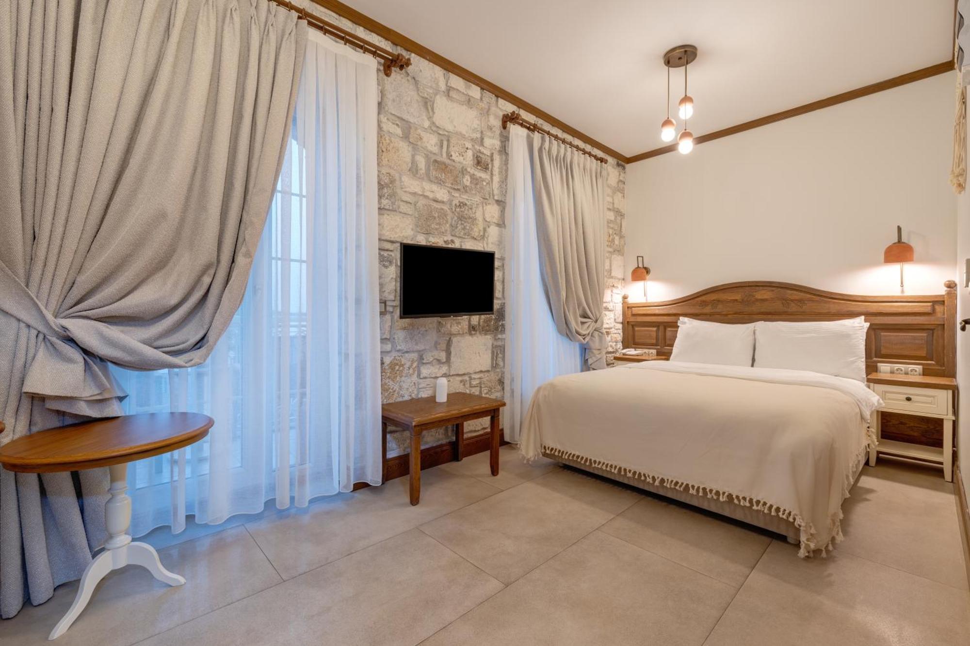 Navalia Hotel