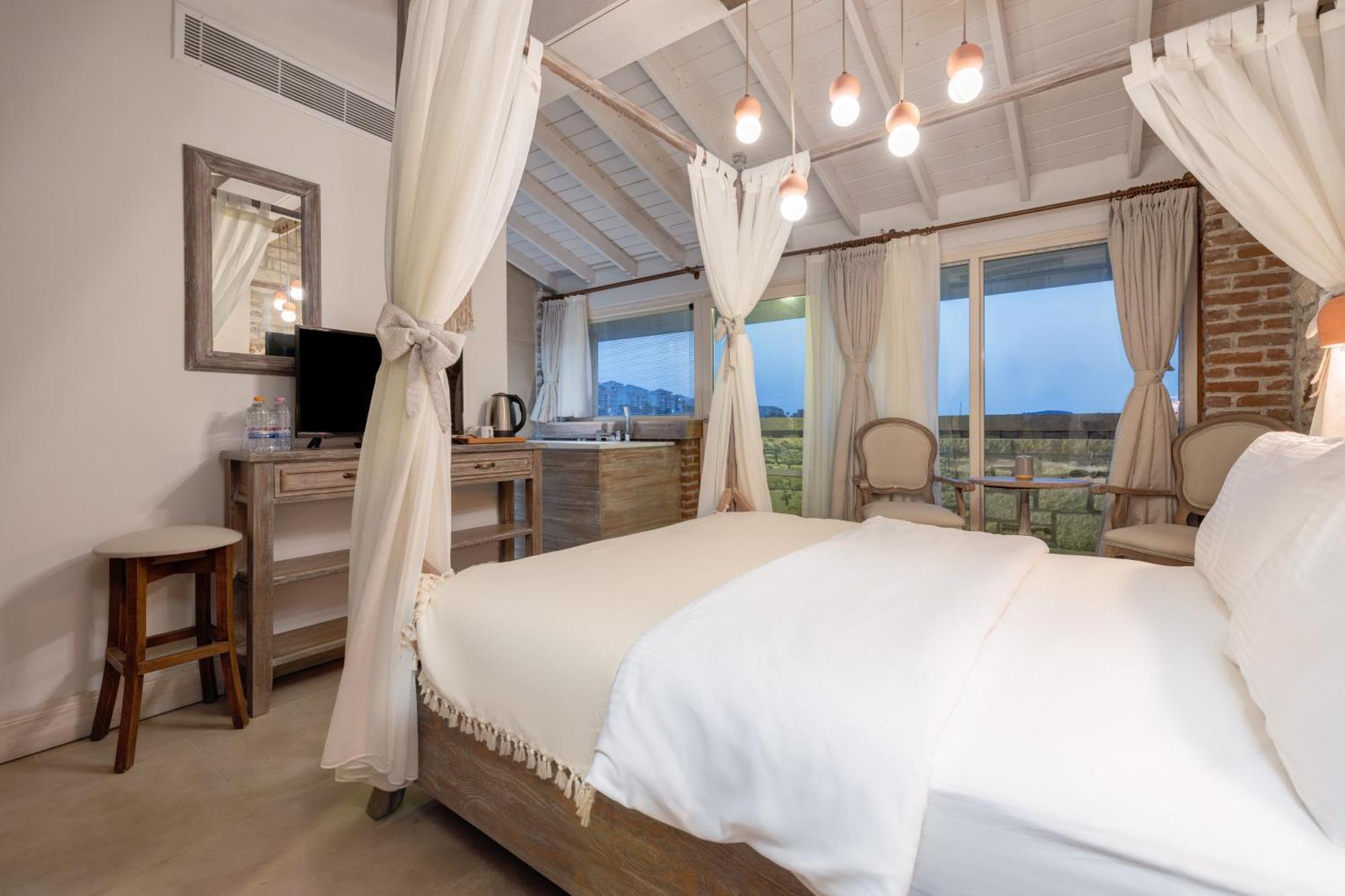 Navalia Hotel 2*