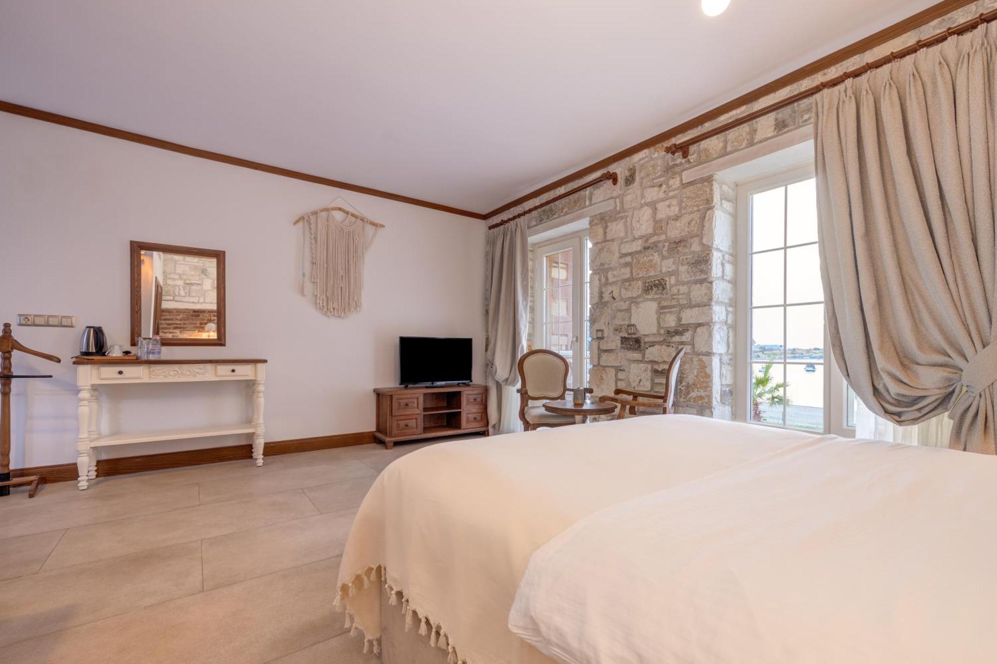Navalia Hotel Foca