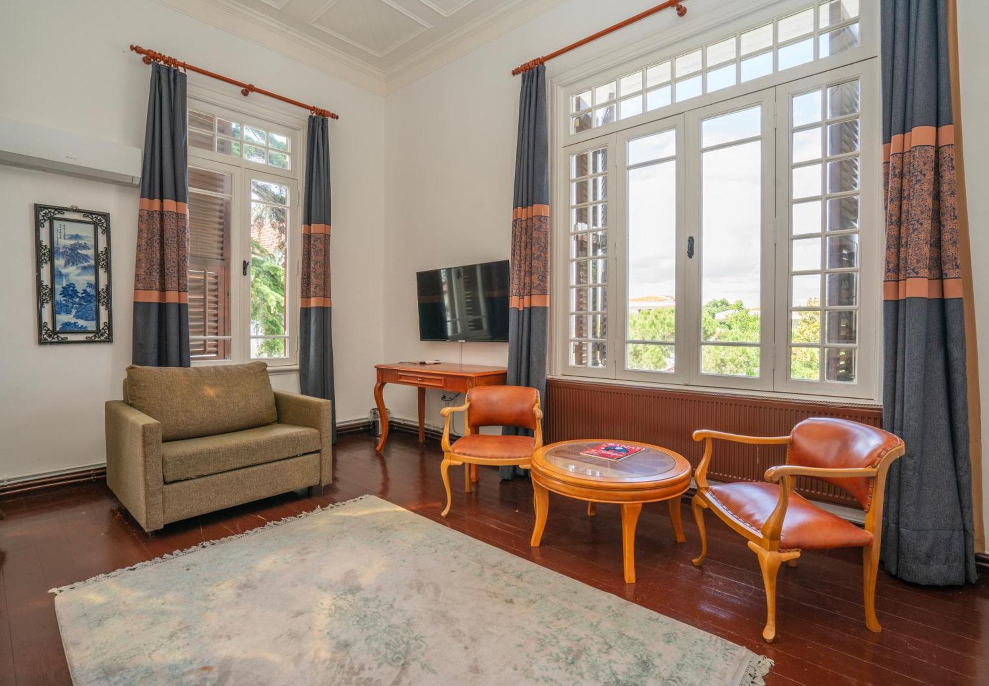 Kensington Prince's Island Historical Mansion