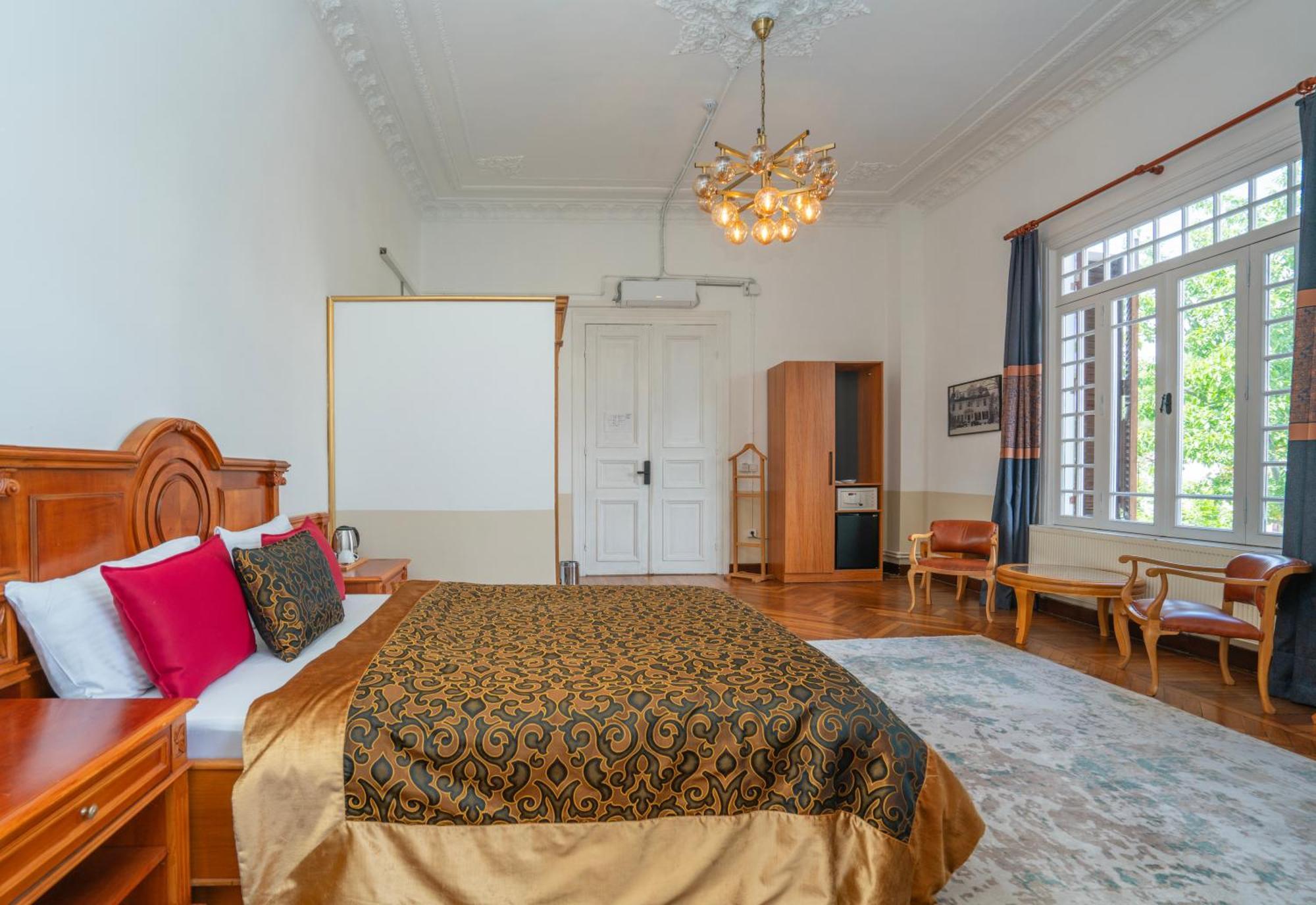Kensington Prince's Island Historical Mansion Hotel