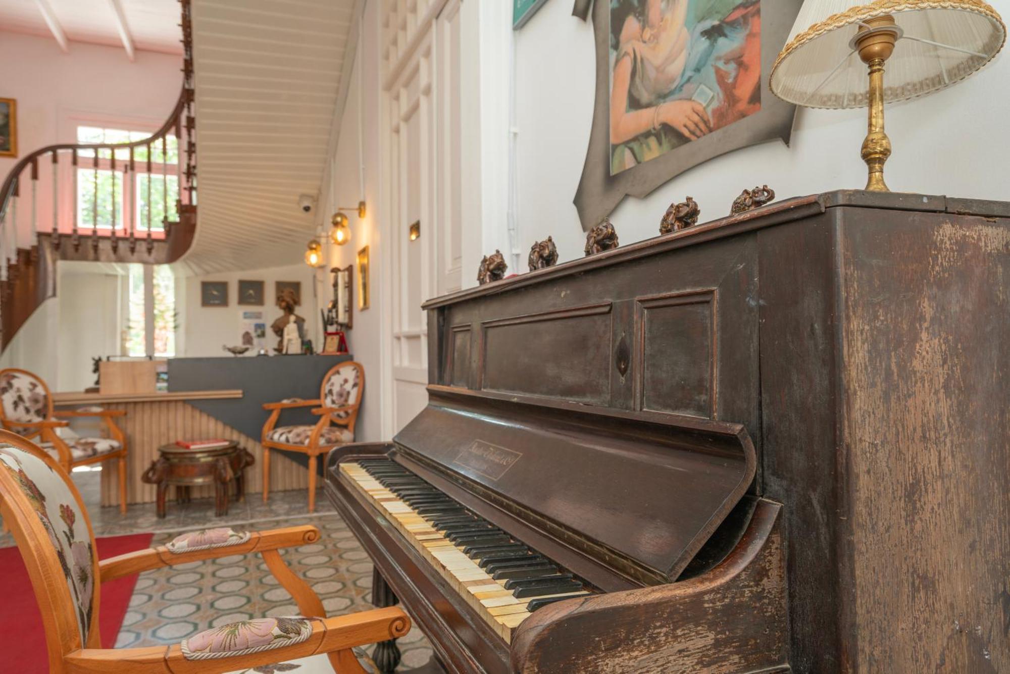 Kensington Prince's Island Historical Mansion *