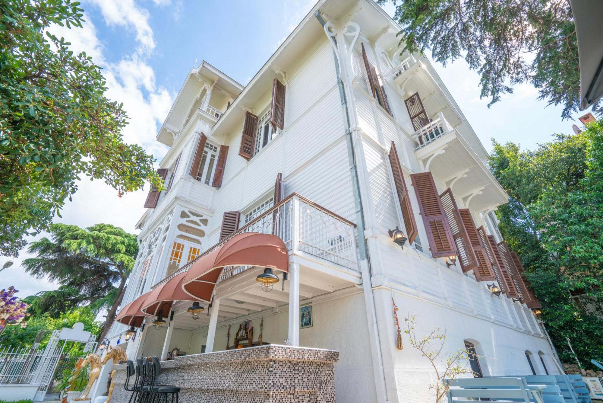 Kensington Prince's Island Historical Mansion Hotel