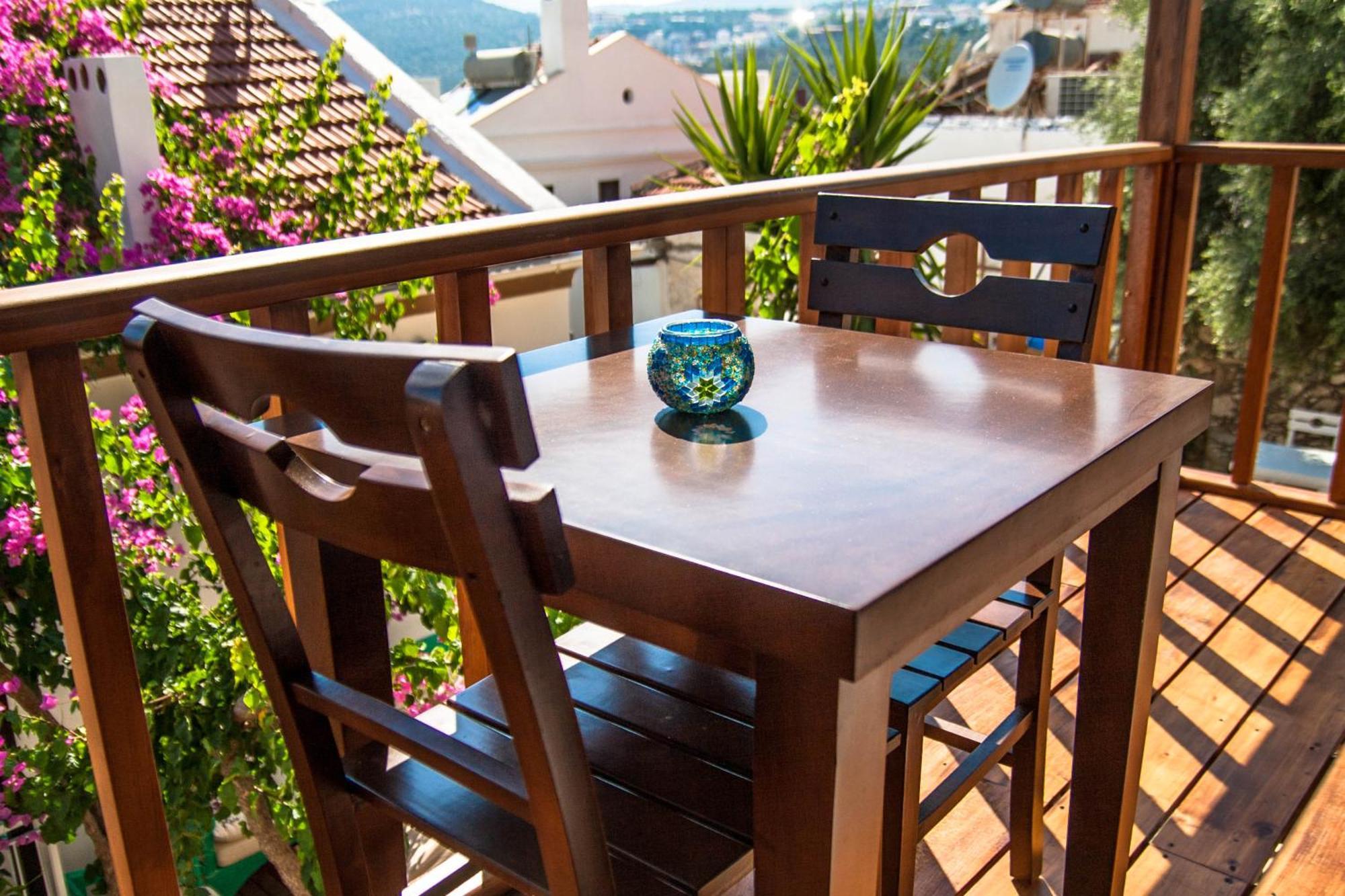 Courtyard Hotel *