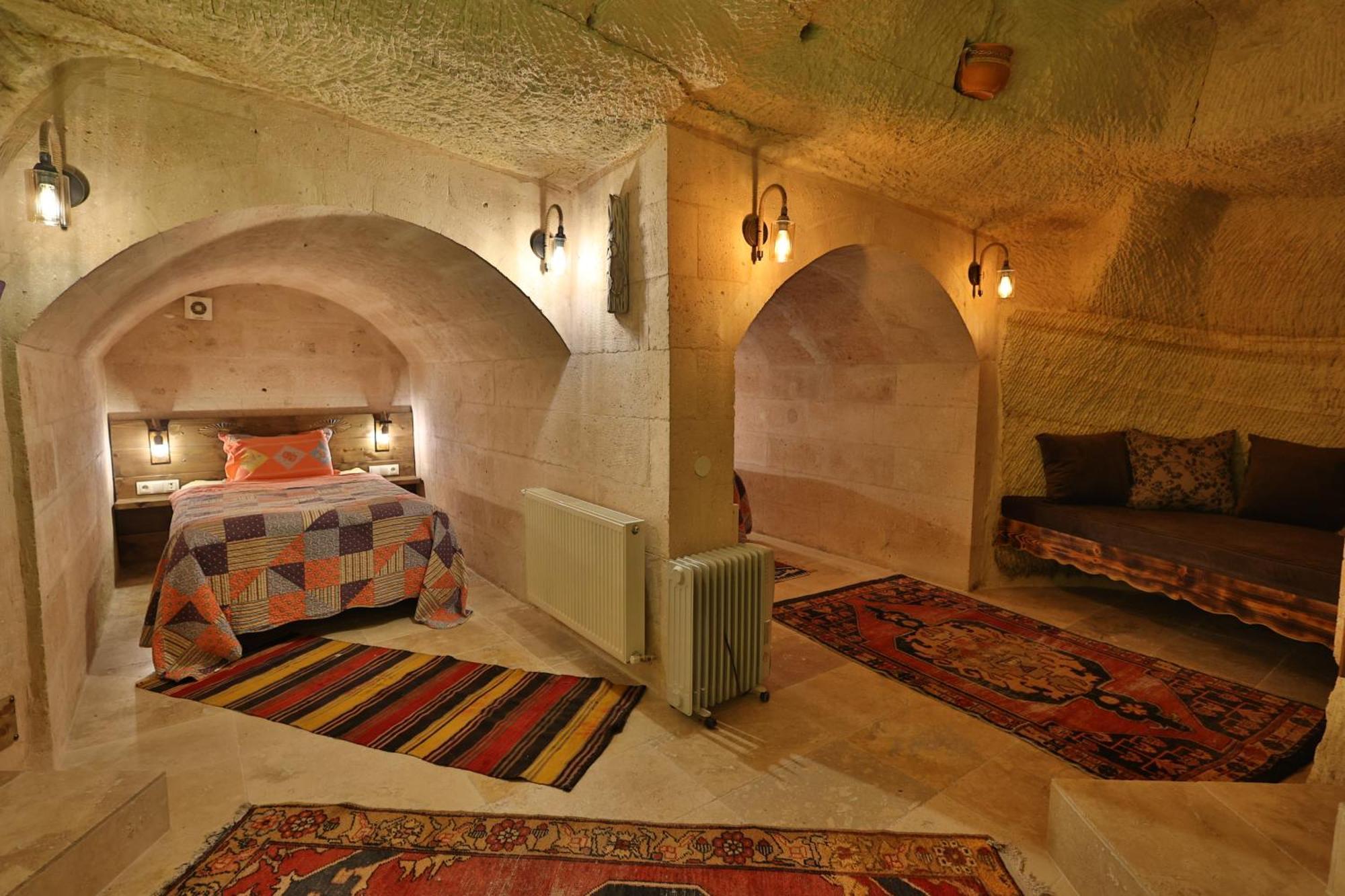 Hotel Demisos Caves 3*