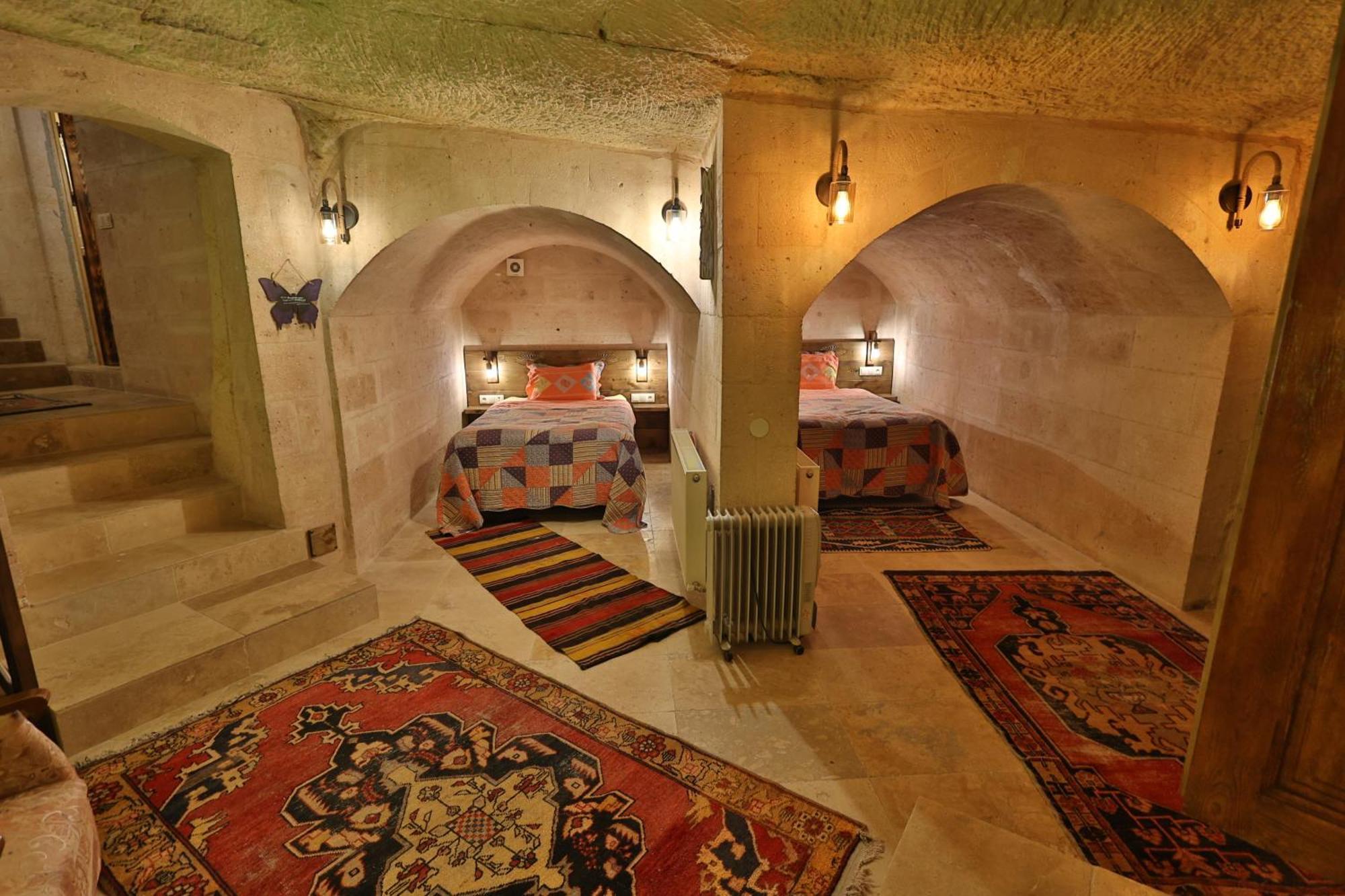 Demisos Caves 3*
