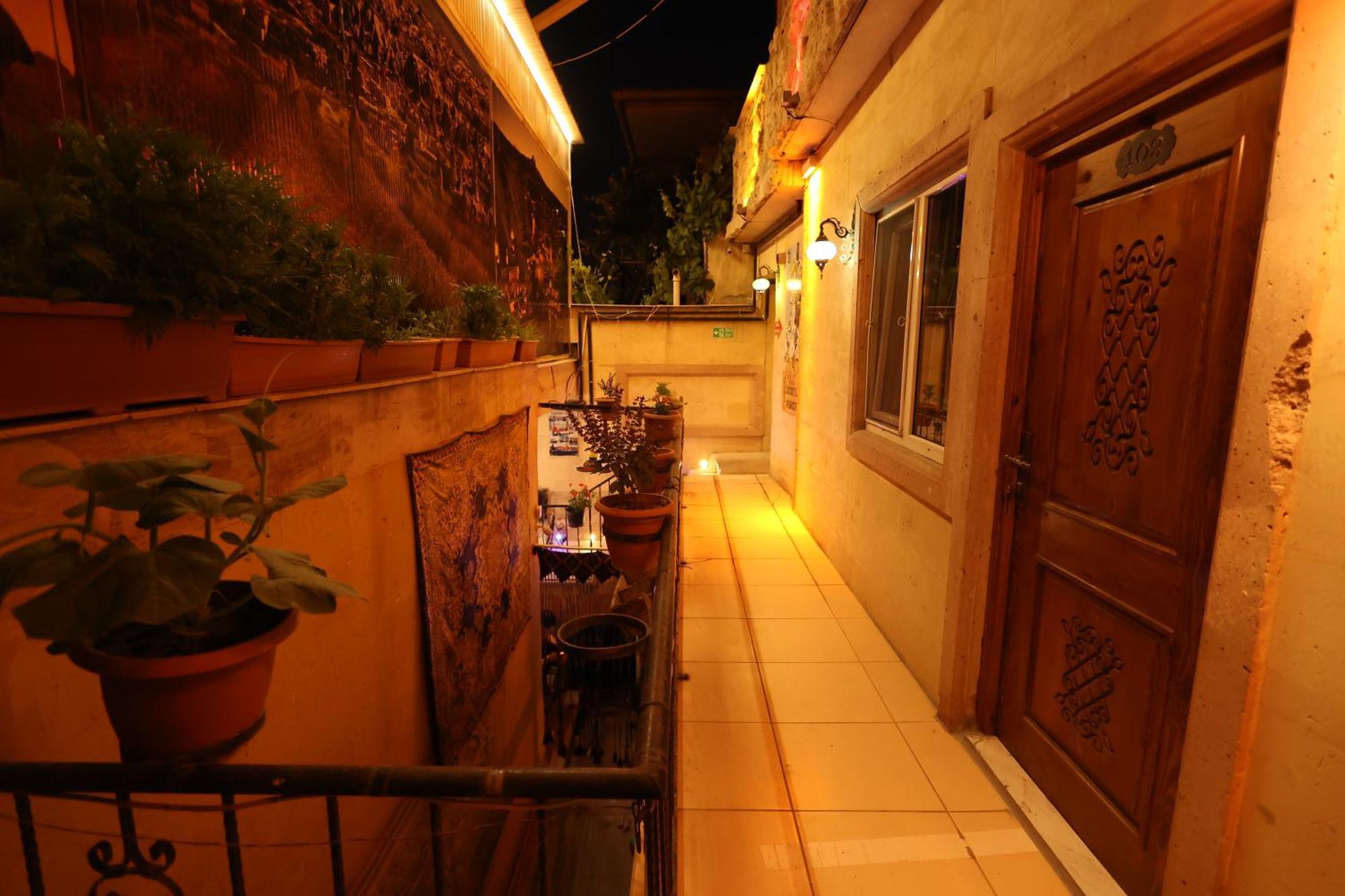 Lucky Luke Stone House