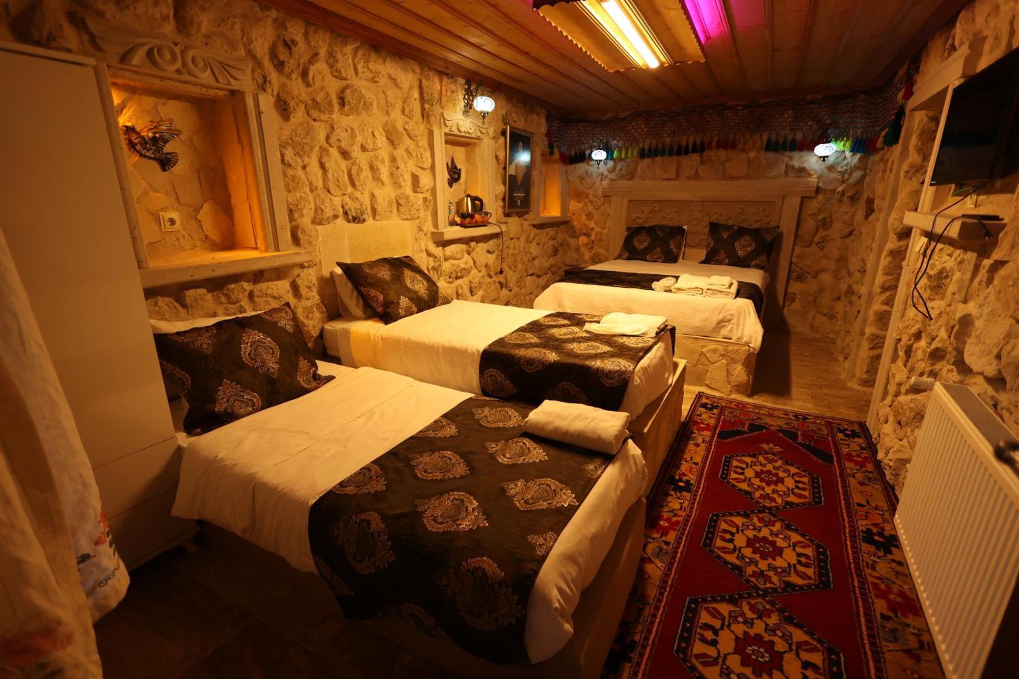 Lucky Luke Stone House Homestay *
