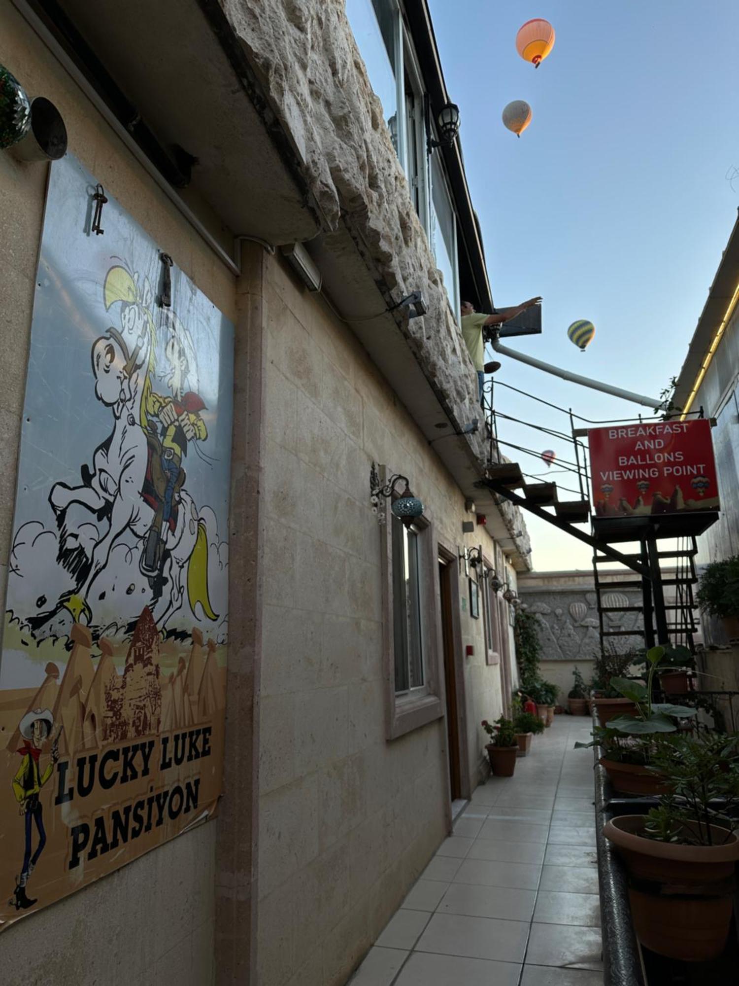 Lucky Luke Stone House *