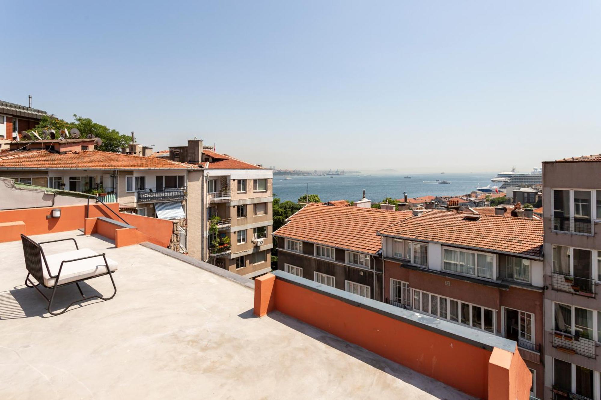Decent With A Magnificent Terrace , View Apartment *