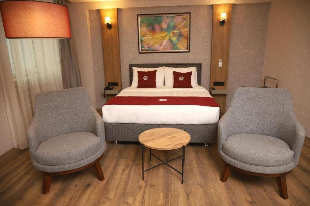 Rush Hotel *