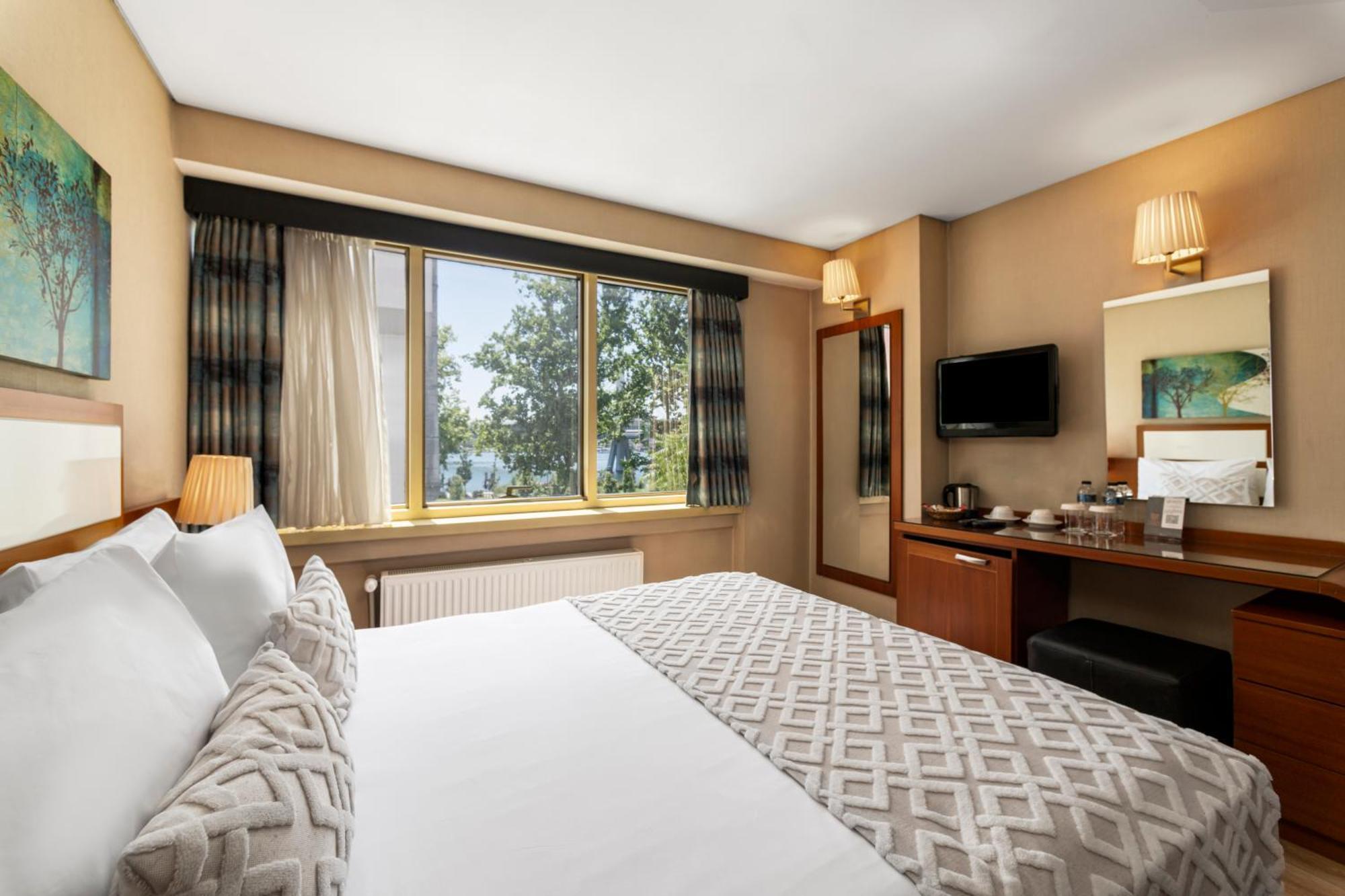 Golden City Hotel