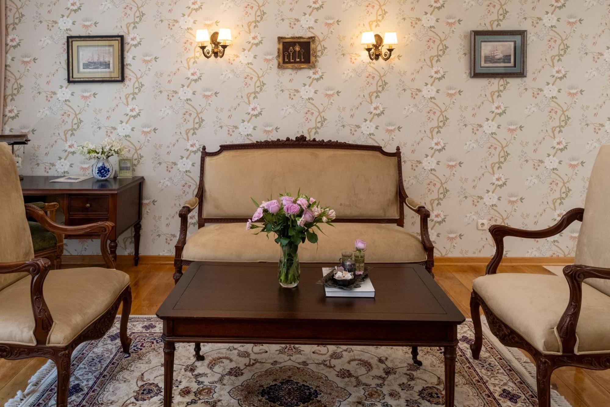 Augusto Boutique & 4*