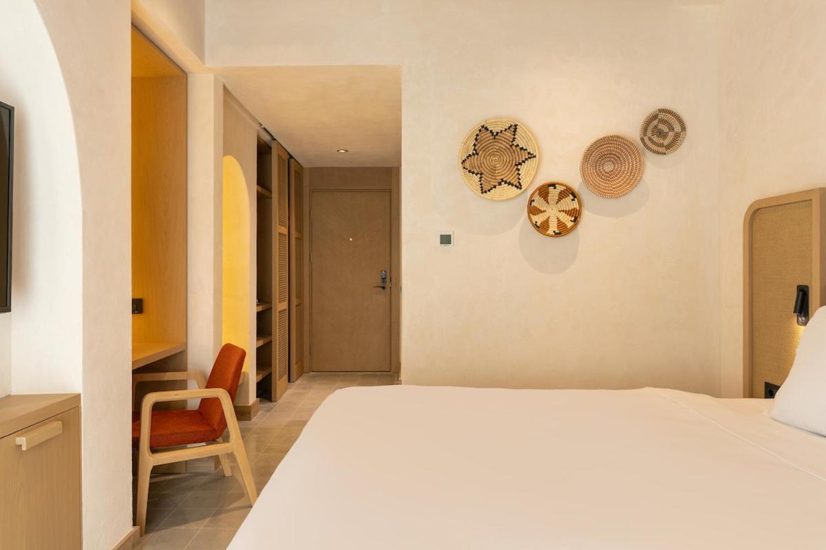 Radisson Blu Hotel, *